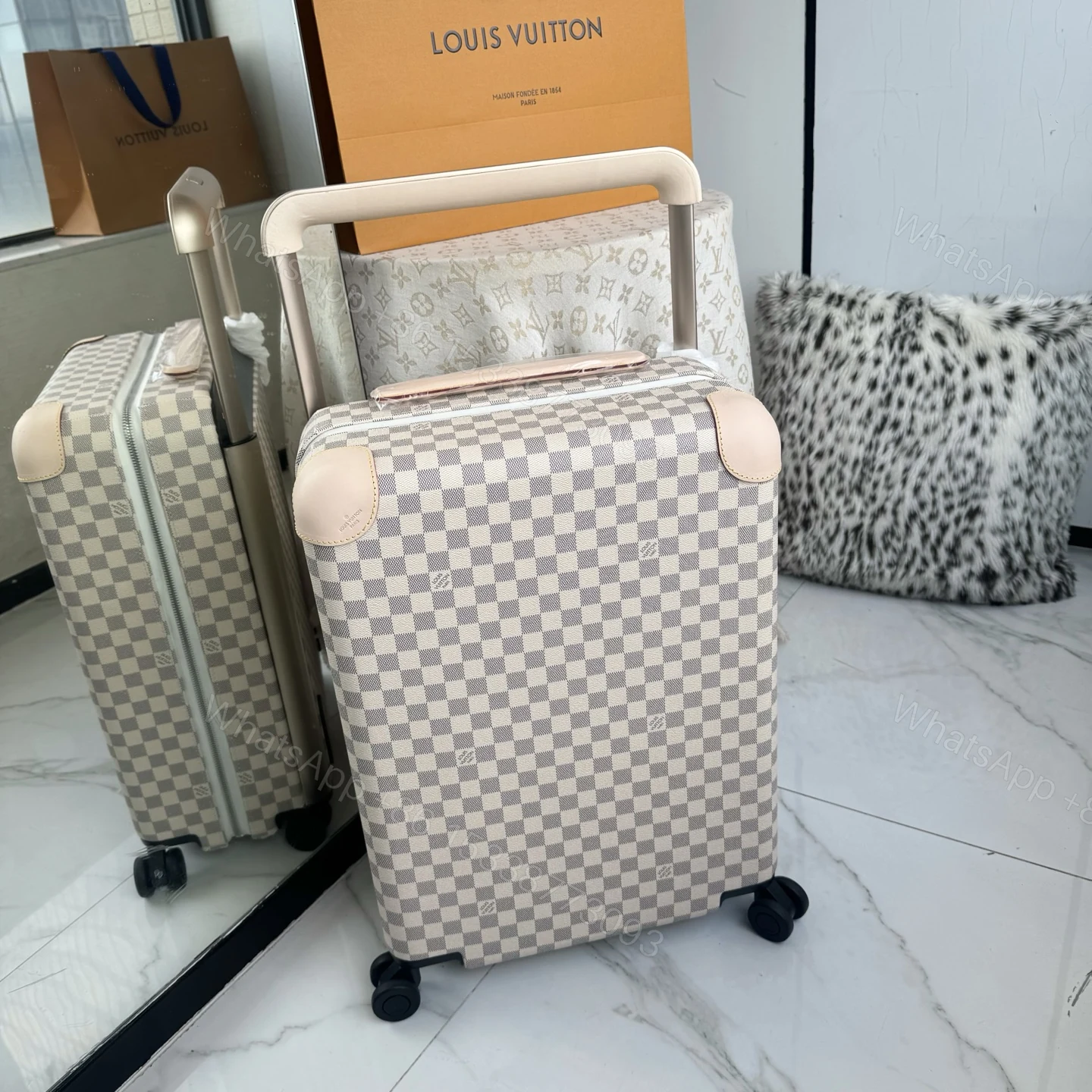 LV 高仿 Damier Azur 白棋盤格登機箱 旅行拉桿箱 — view 1