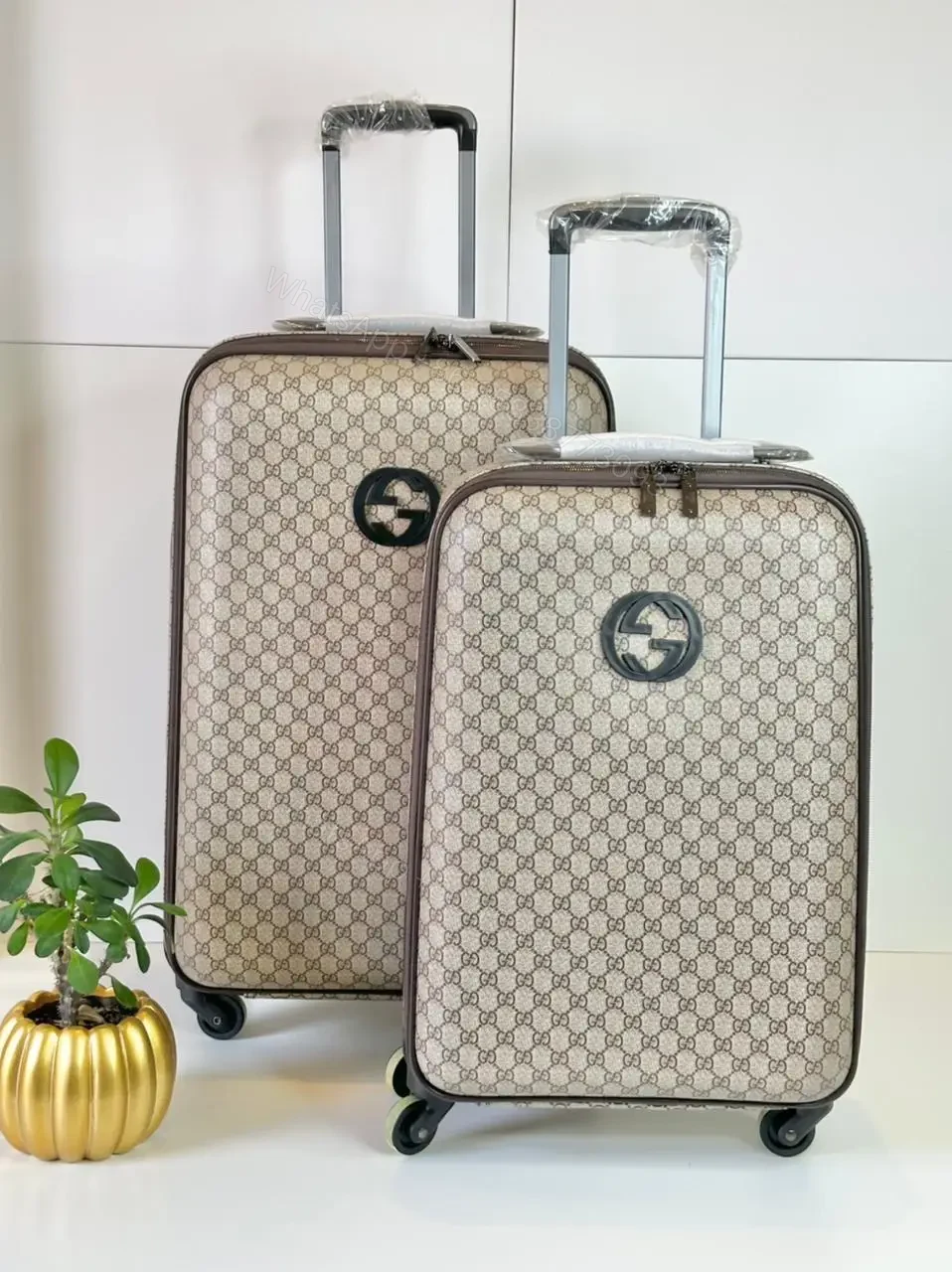 Gucci GG Supreme rolling luggage — view 1