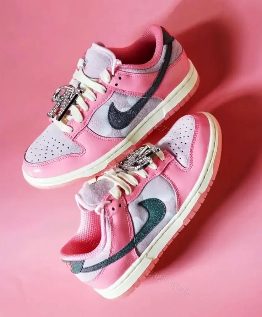 NIKE DUNK LOW BARBIE — view 1