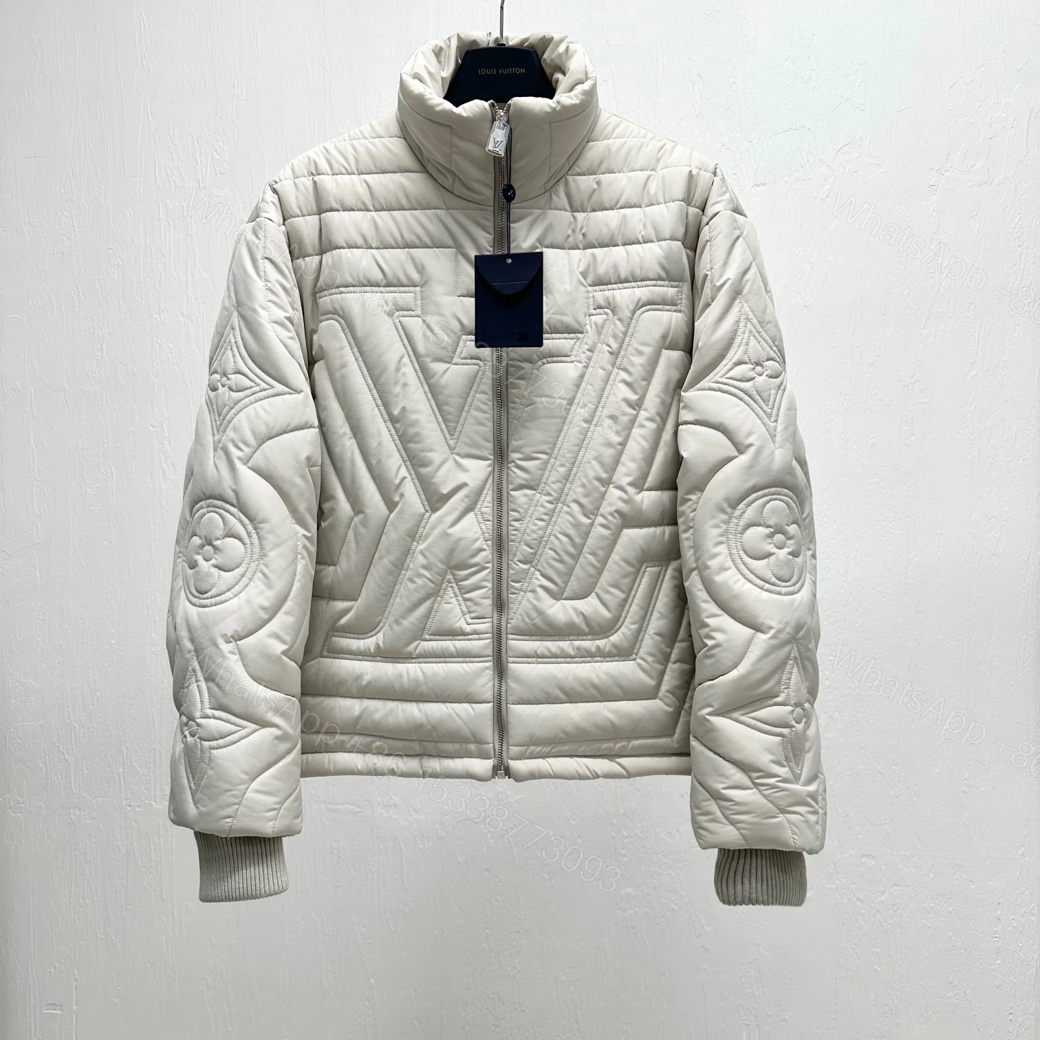 LV高仿立體壓花羽絨外套 冬季精品保暖高仿男裝外套 — view 1