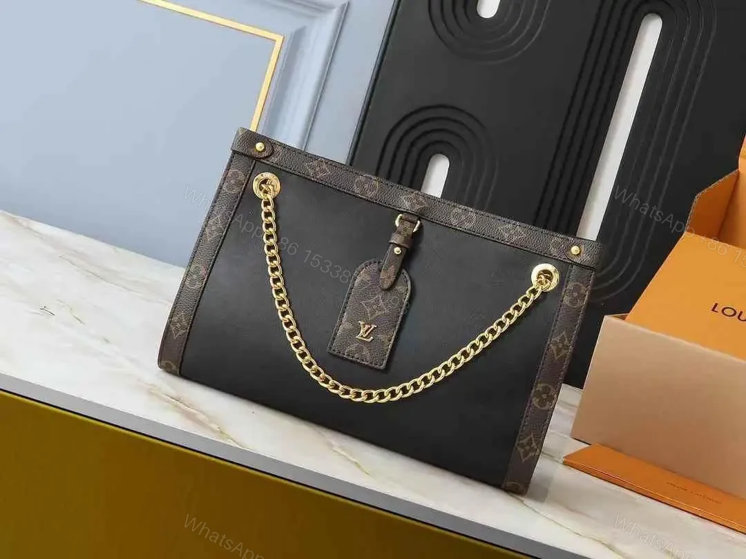 LOUIS VUITTON — view 1