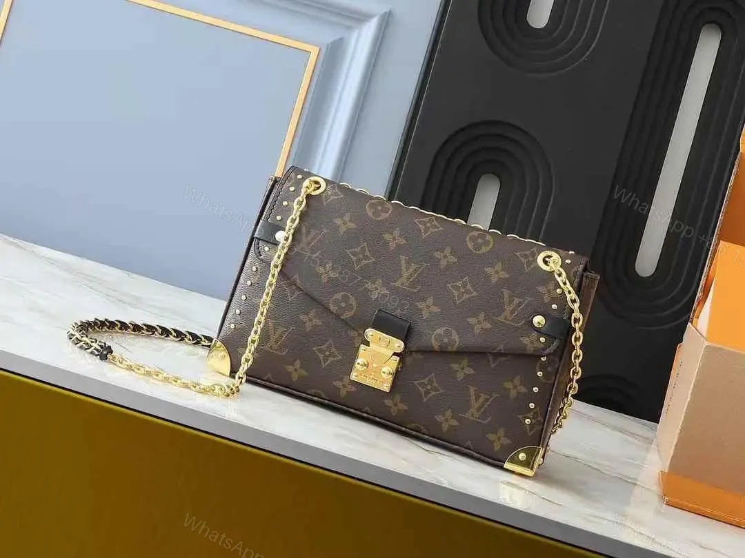 LOUIS VUITTON — view 1