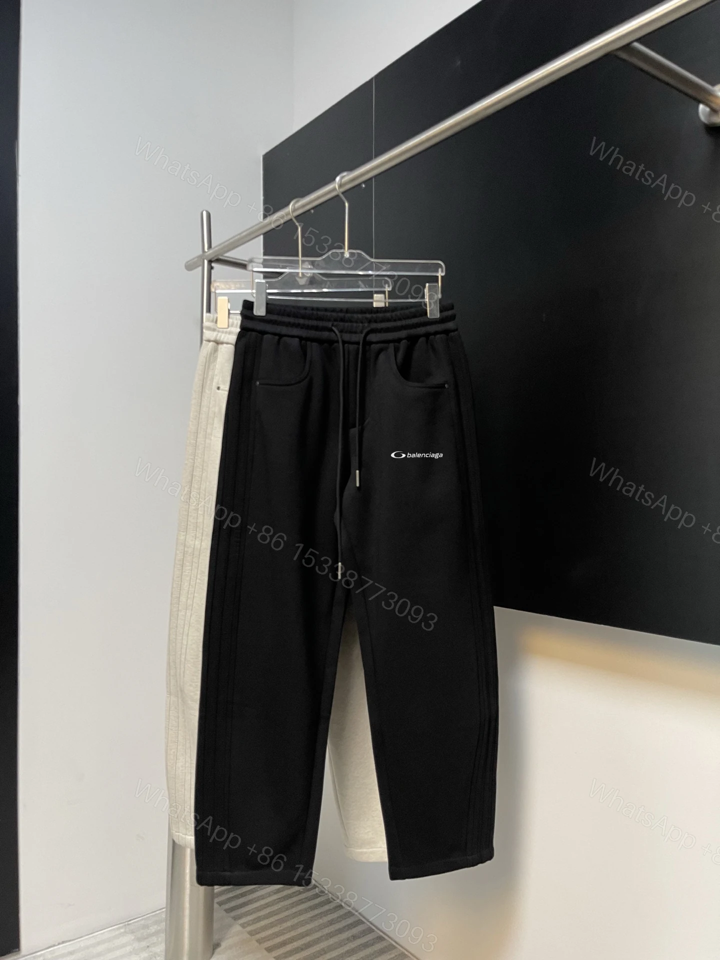 Balenciaga 高仿運動長褲男款 黑色刺繡Logo簡約設計款 — view 1