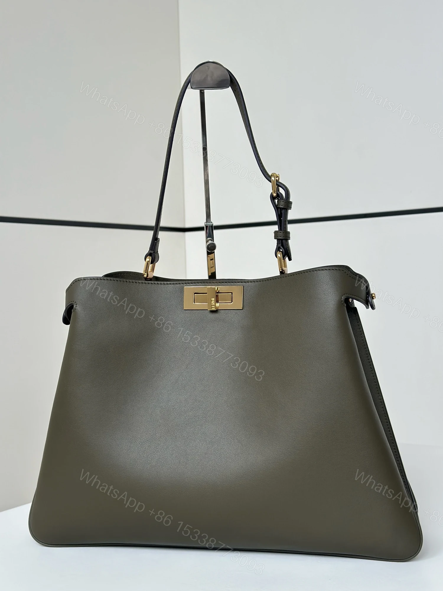 FENDI 復刻 女款 Peekaboo 大容量手提包 橄欖綠 通勤實用款 — view 1