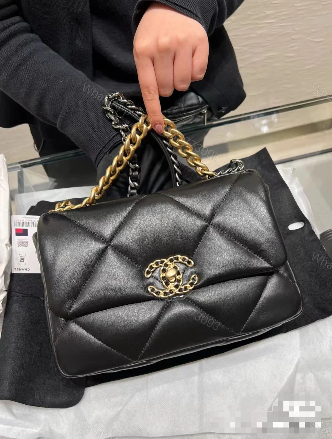 CHANEL A貨 女款雲朵皮革手提包 黑金拼接鏈條大容量款 — view 1