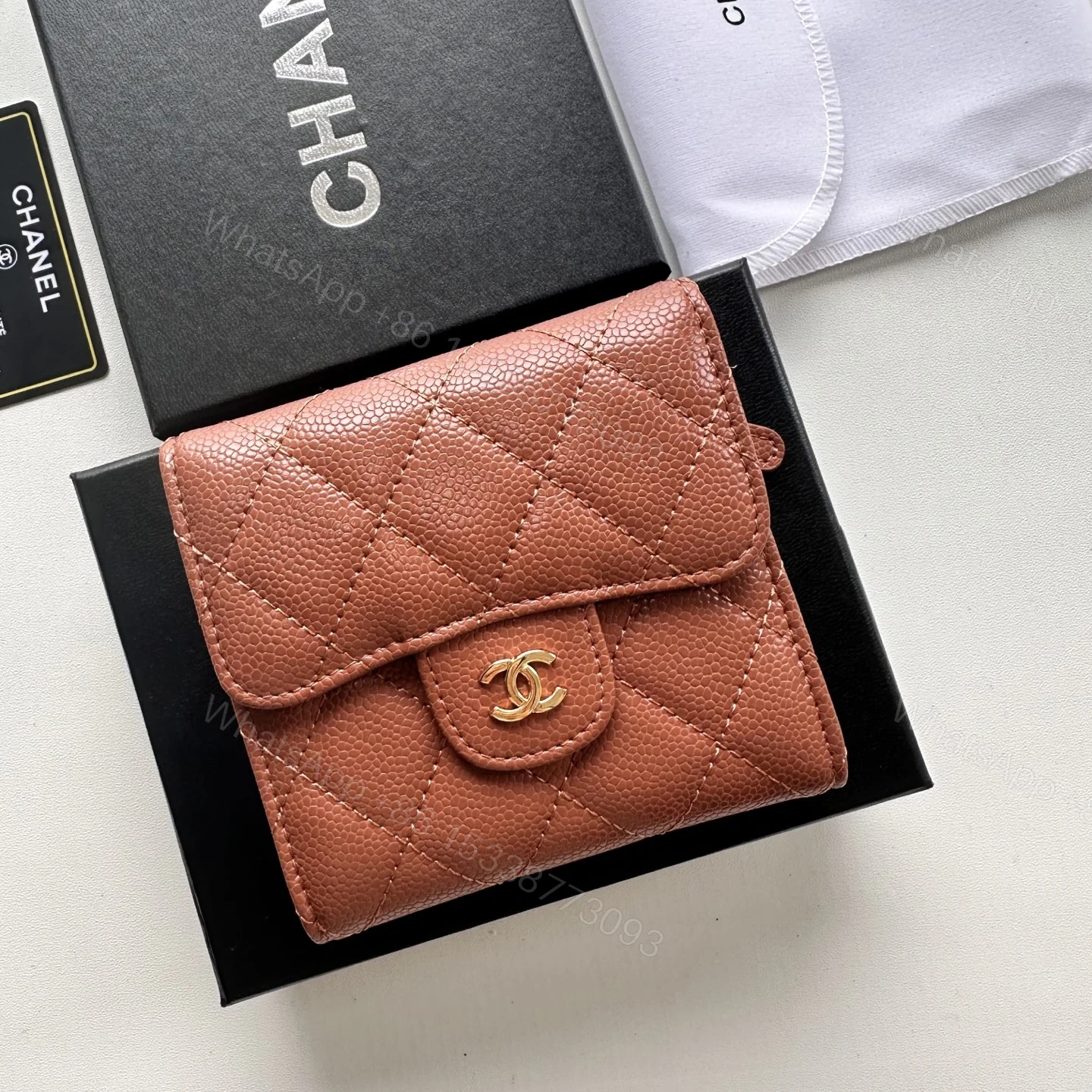 Chanel 高仿女用短夾 焦糖棕菱格紋設計 典雅實搭秋冬色系 — view 1