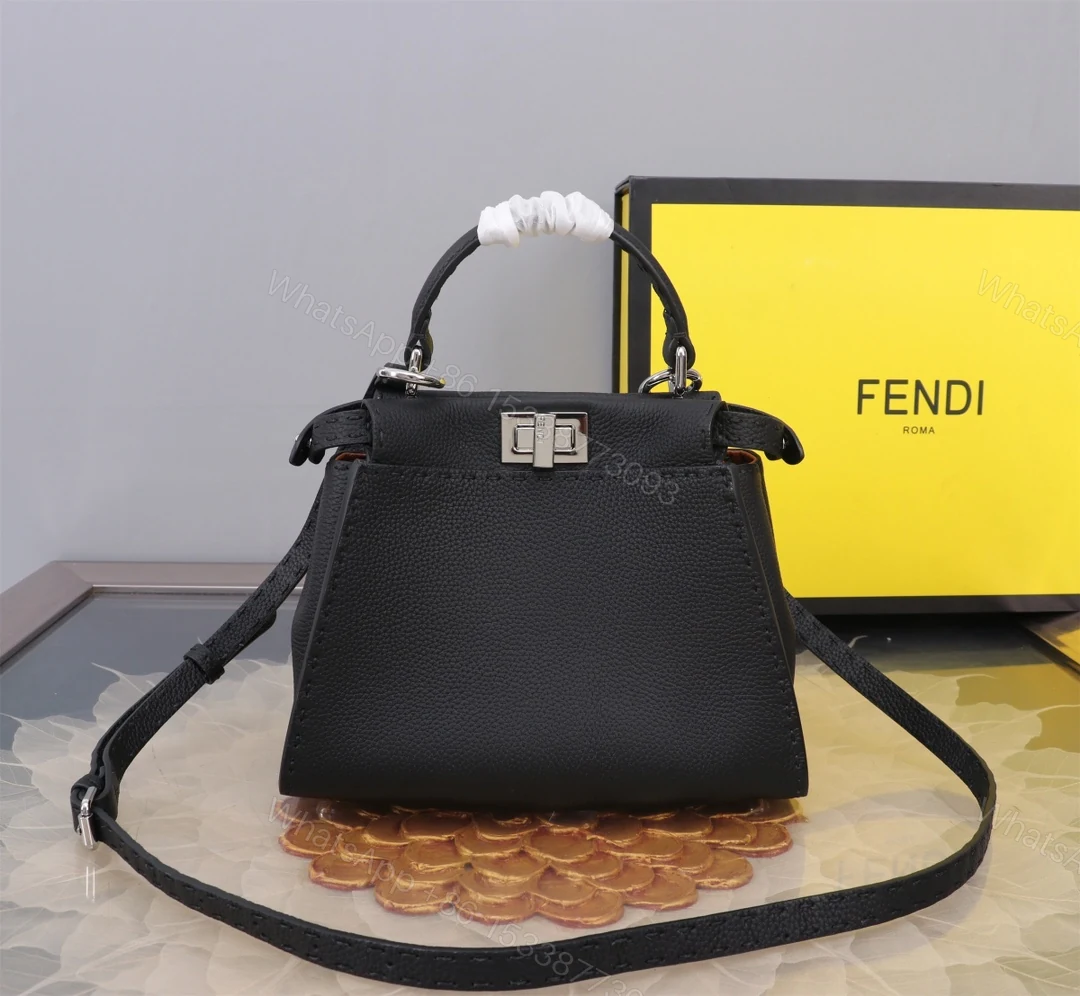 FENDI 原單 女款 Peekaboo 迷你手提包 黑色 小巧設計 時尚輕奢款 — view 1