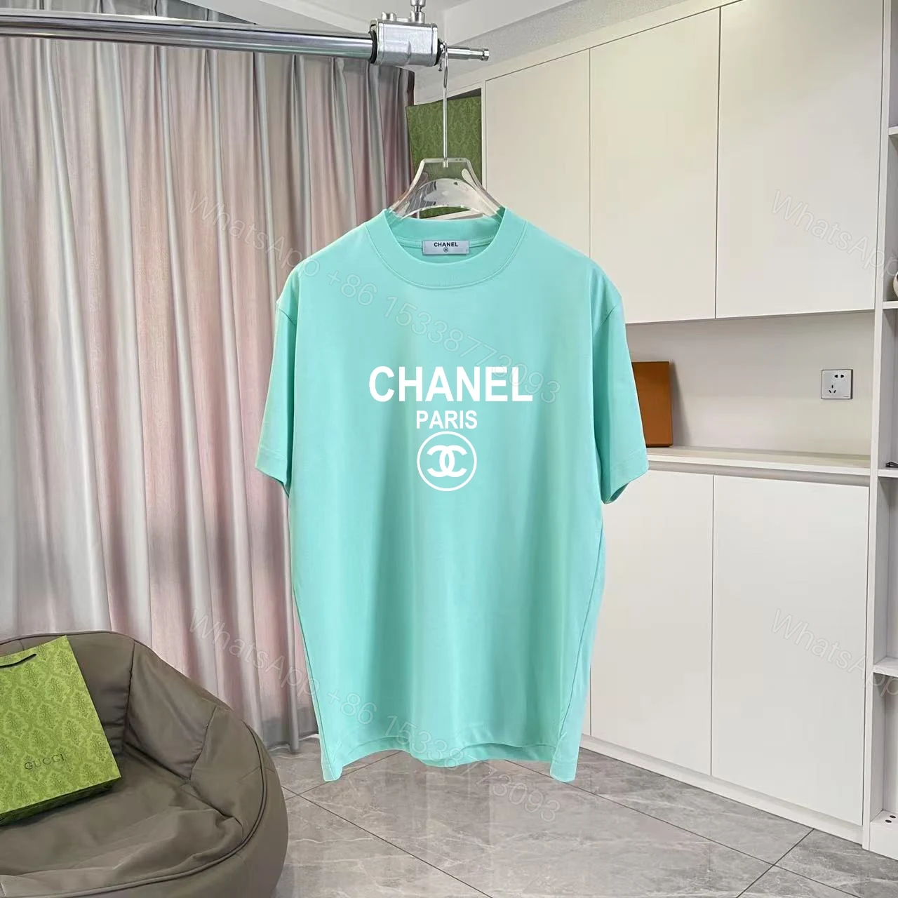 Chanel 高仿男女款綠色字母印花T恤 夏日百搭亮色系輕奢風格 — view 1