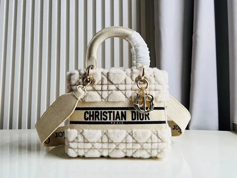 DIOR — view 1