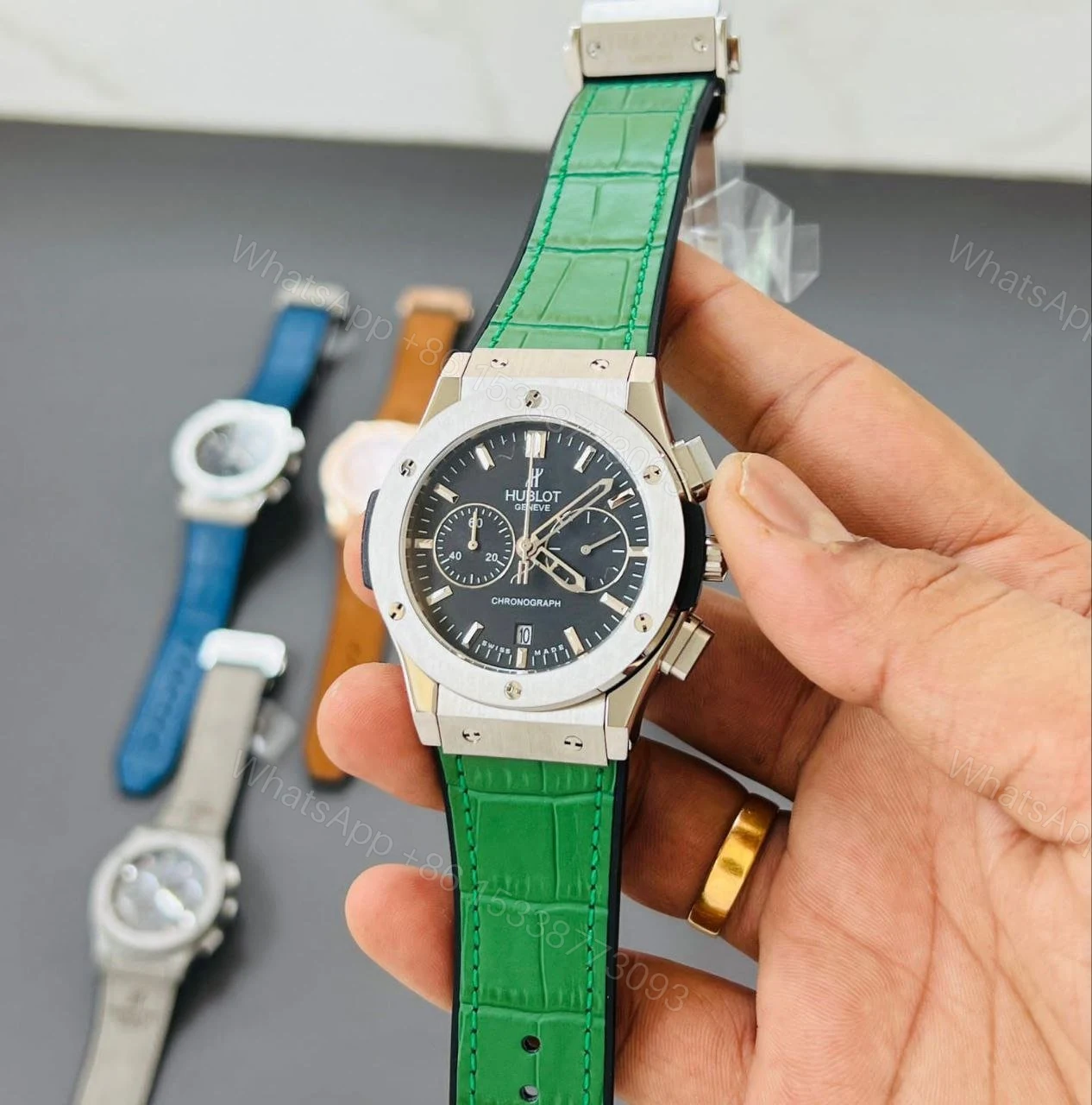 Hublot Big Bang Green Analog Quartz 40MM — view 1