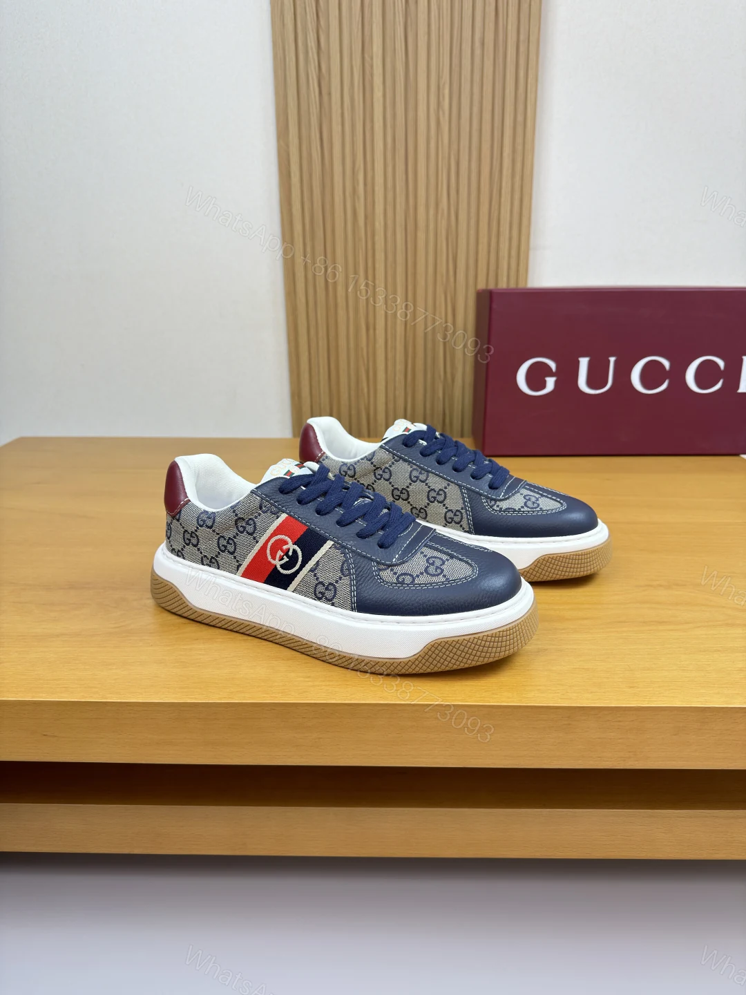 Gucci一比一藍色拼酒紅老花運動鞋 經典標誌設計百搭風格 — view 1