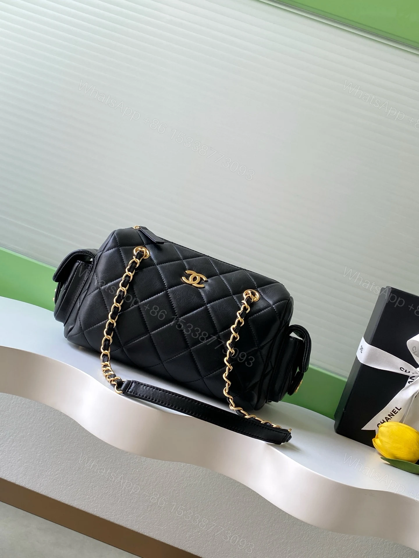 CHANEL 原版皮 黑色菱格小圓桶包 經典金鏈條百搭斜背包 — view 1