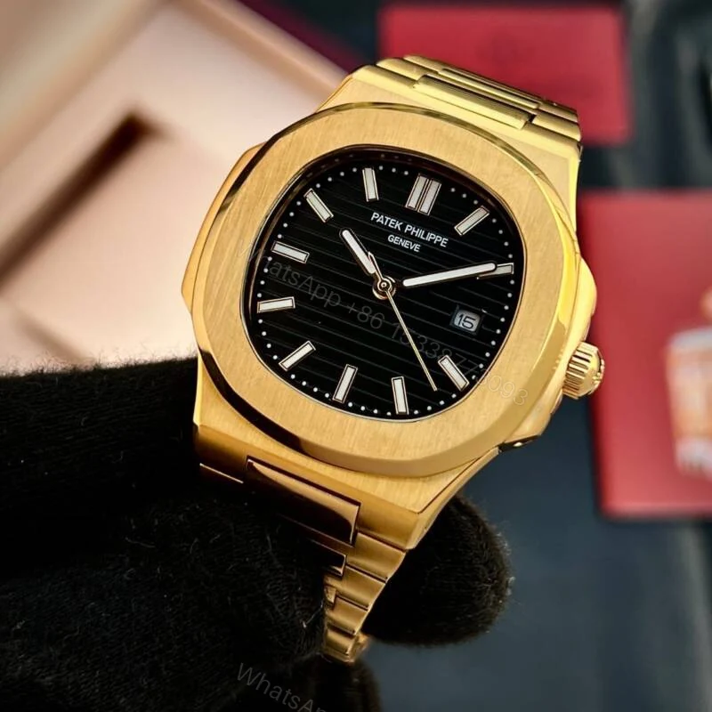Patek Philippe Nautilus Ever Gold 42mm Quartz — view 1