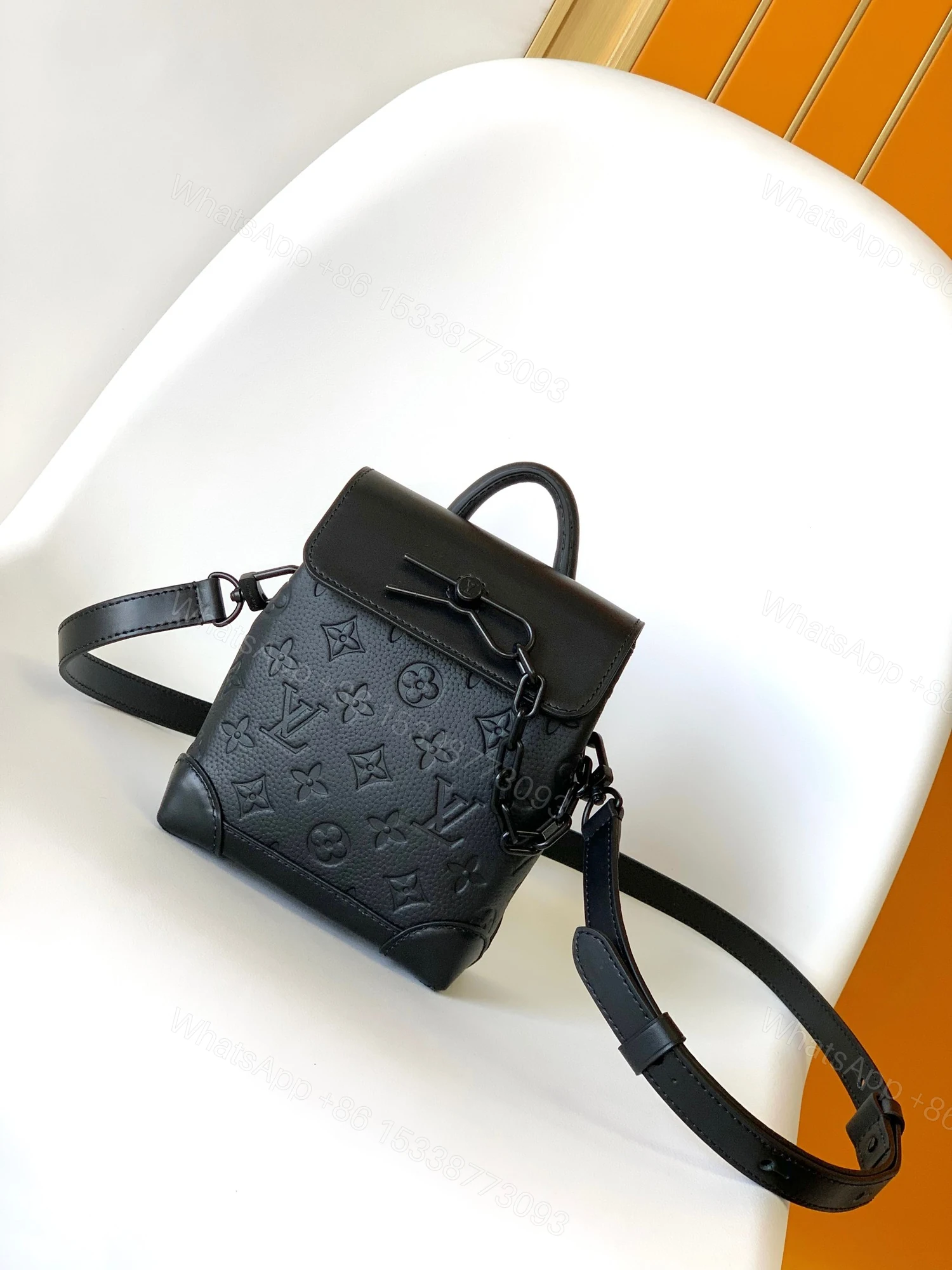 LV 原單 黑色壓紋 Monogram Nano 小書包 全黑迷你斜背包 — view 1