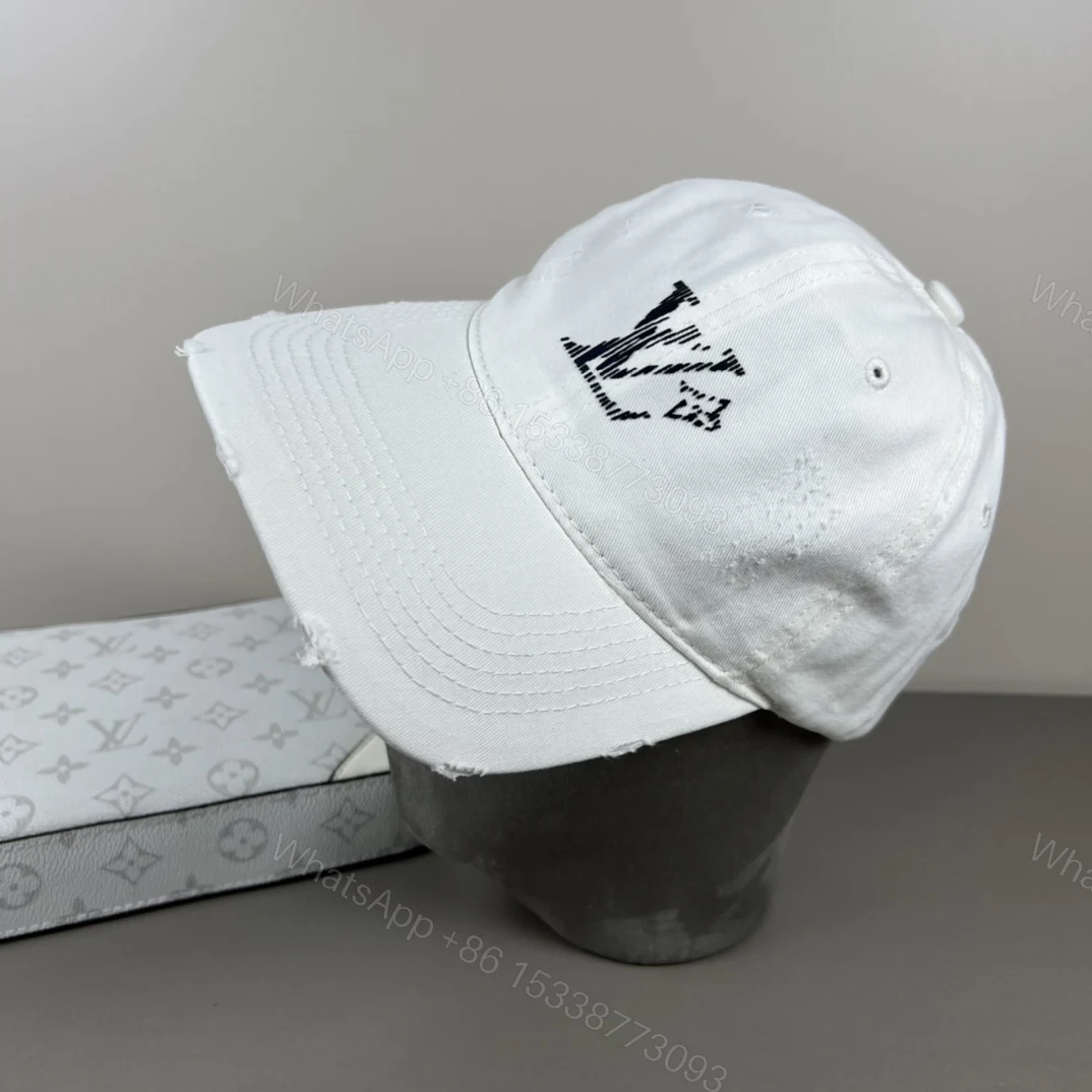LV 高仿白色破壞感棒球帽 刺繡LOGO街頭復古設計款 — view 1