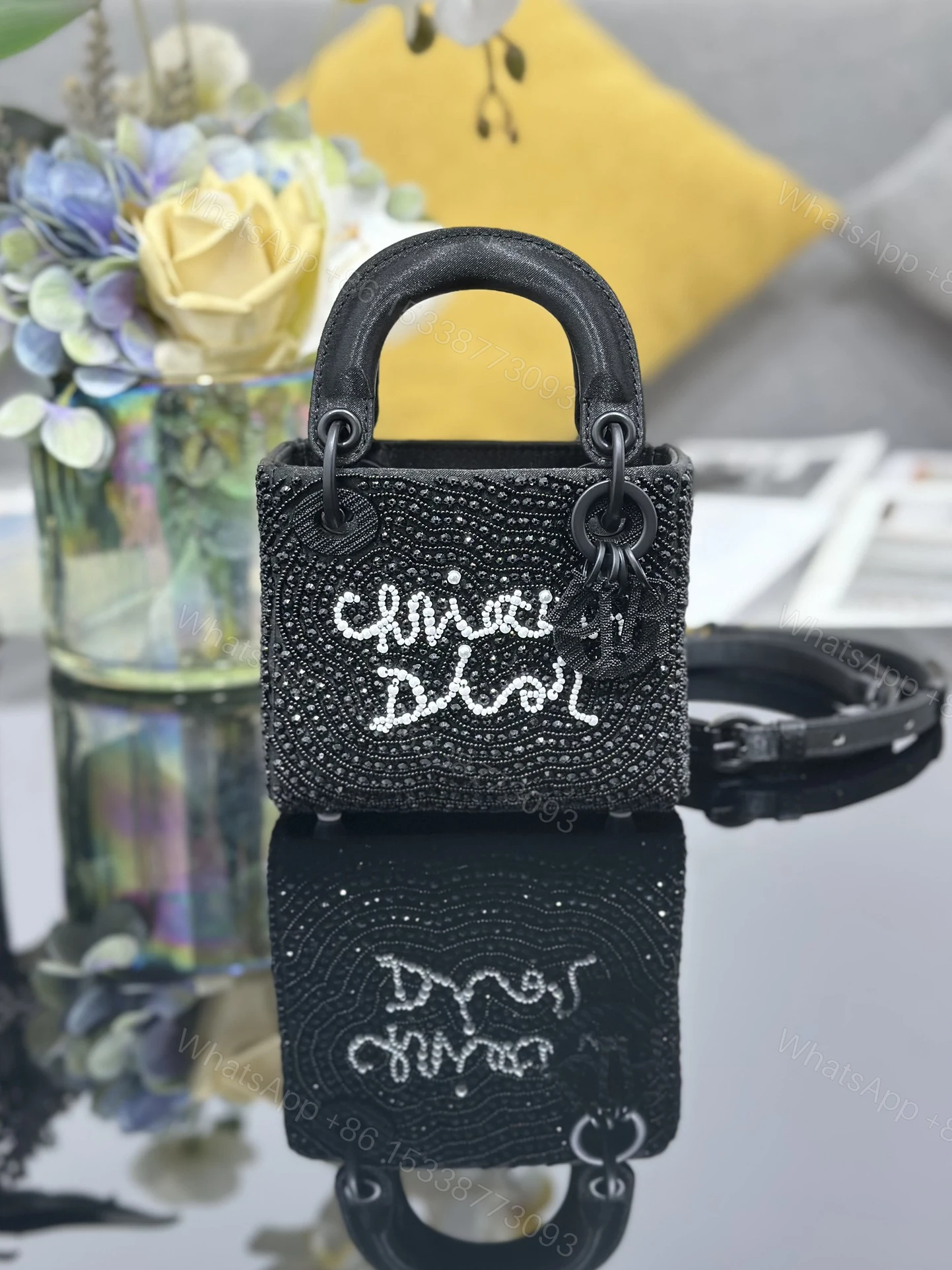 一比一Dior Lady Dior黑色串珠刺繡迷你戴妃包斜挎女包 — view 1