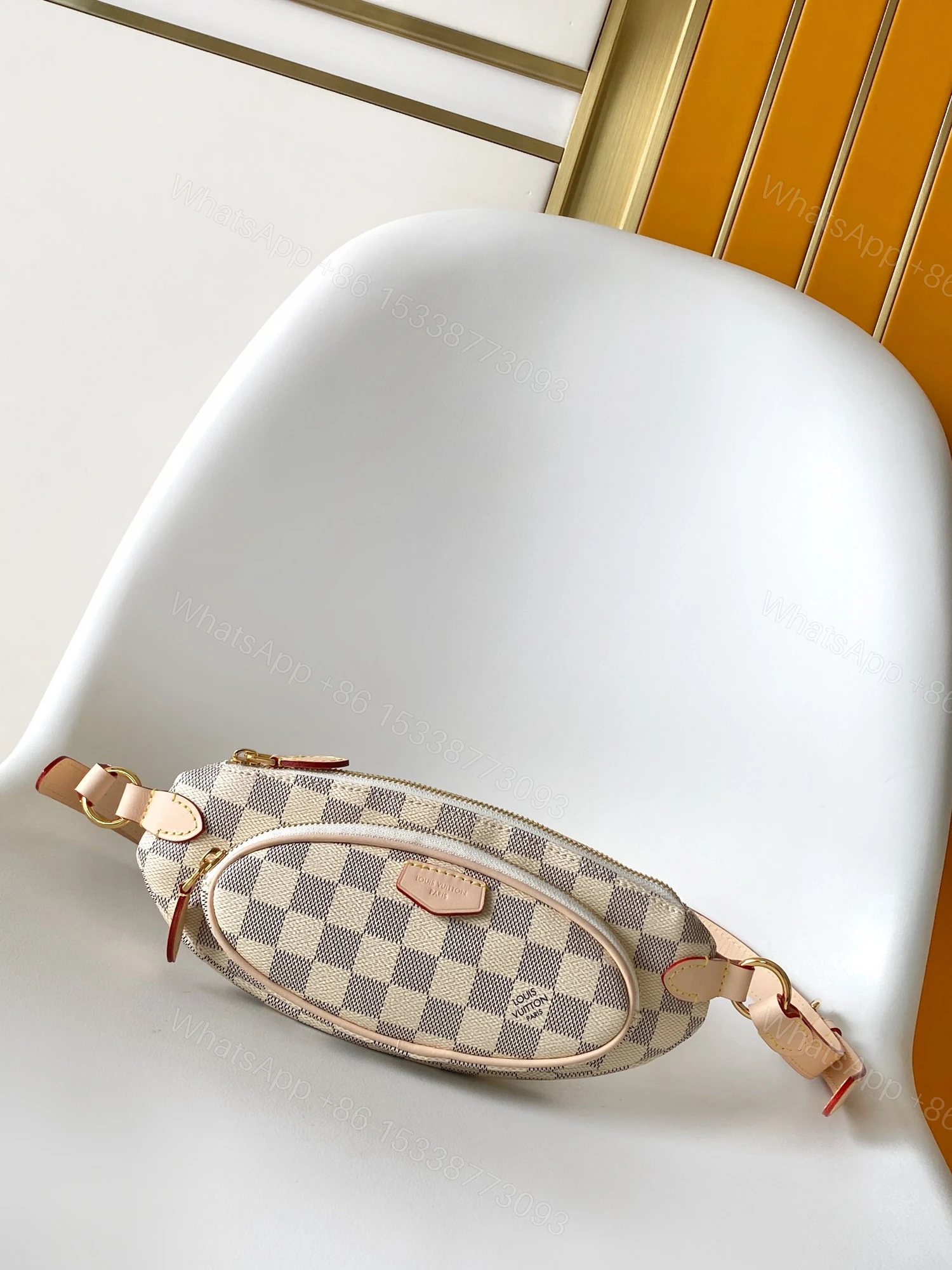 LV 一比一 Damier Azur Bumbag 腰包 經典格紋輕盈款 — view 1