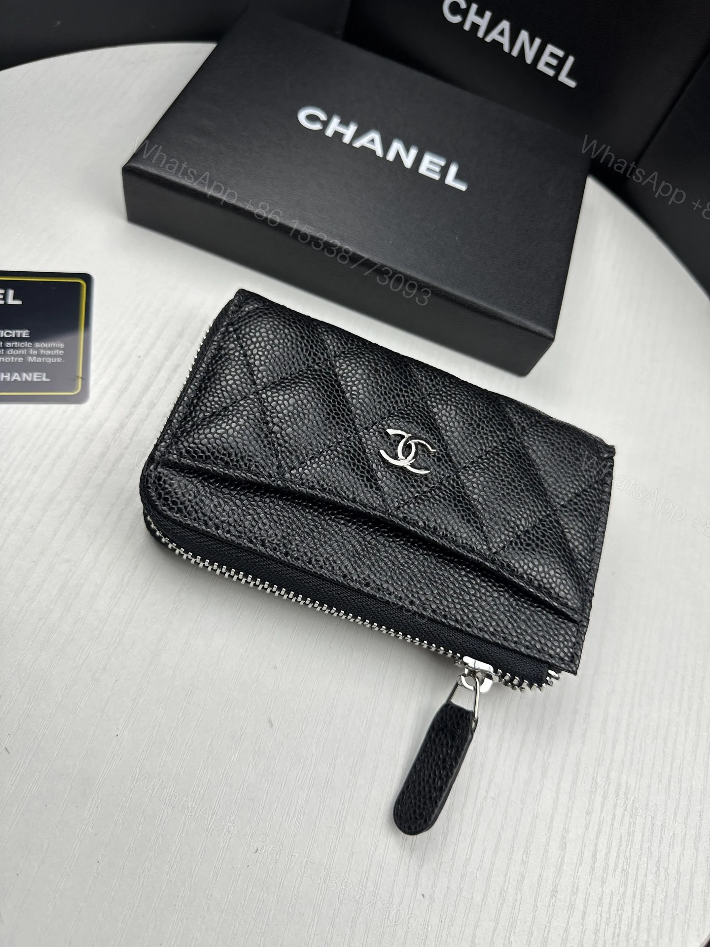 CHANEL 原單黑色卡夾 銀LOGO設計 荔枝紋皮革質感輕巧款 — view 1