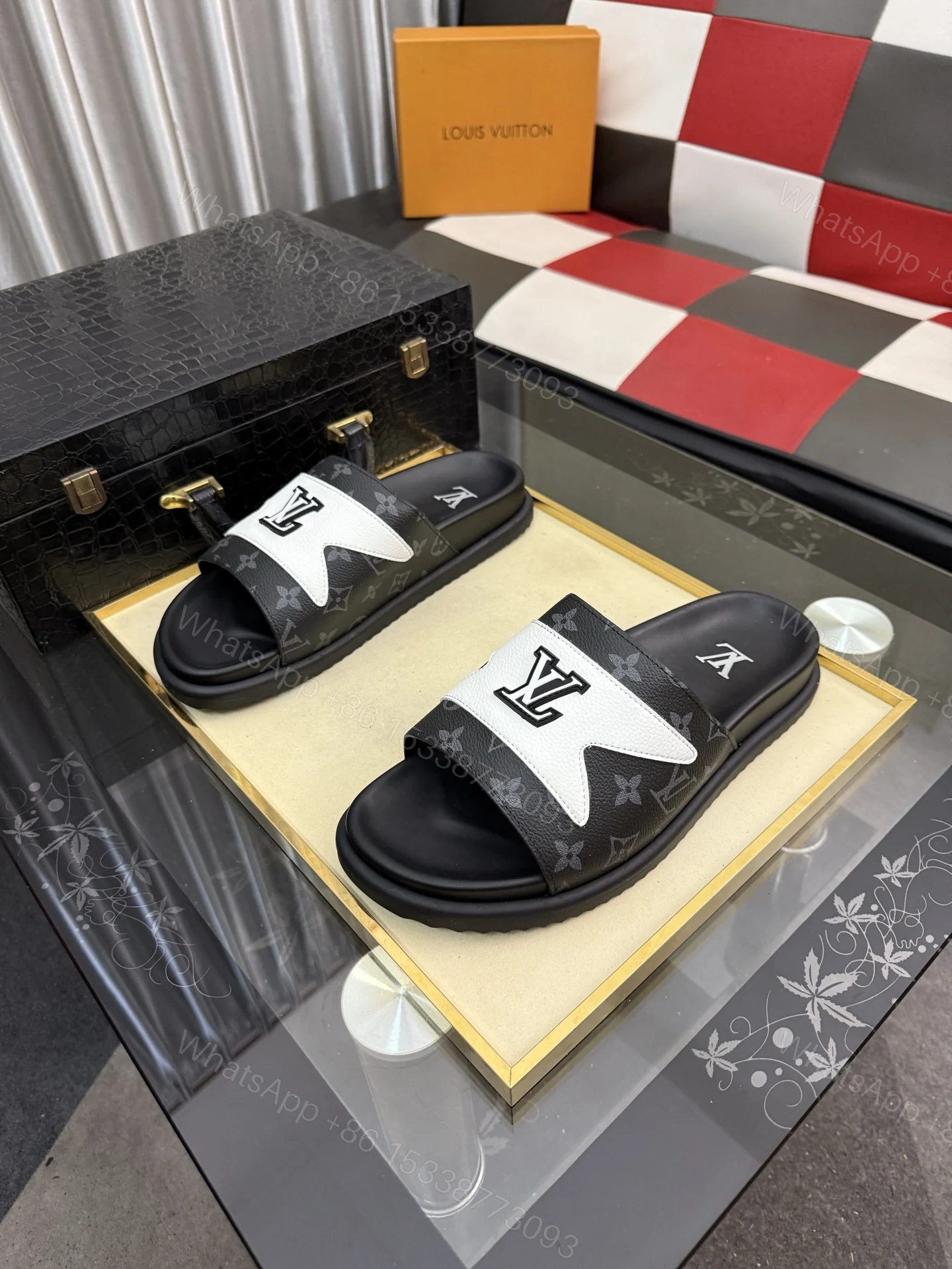 LV A貨 男款 Logo拼接拖鞋 黑白撞色潮流休閒款 — view 1