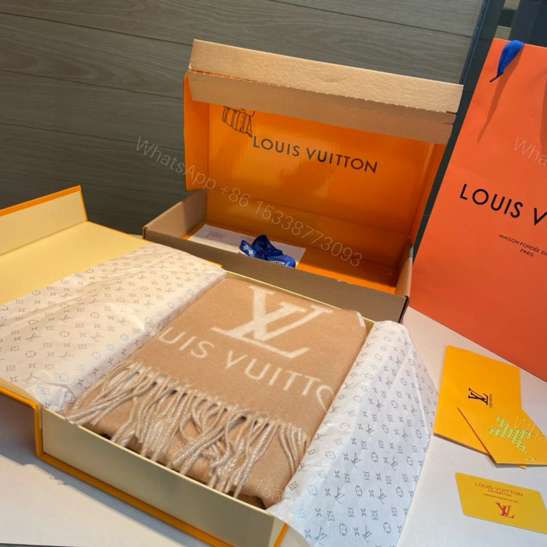 LV 一比一圍巾 米駝色大LOGO流蘇 百搭保暖款 — view 1