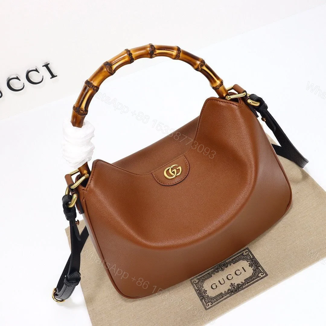 Gucci Diana leather shoulder bag — view 1
