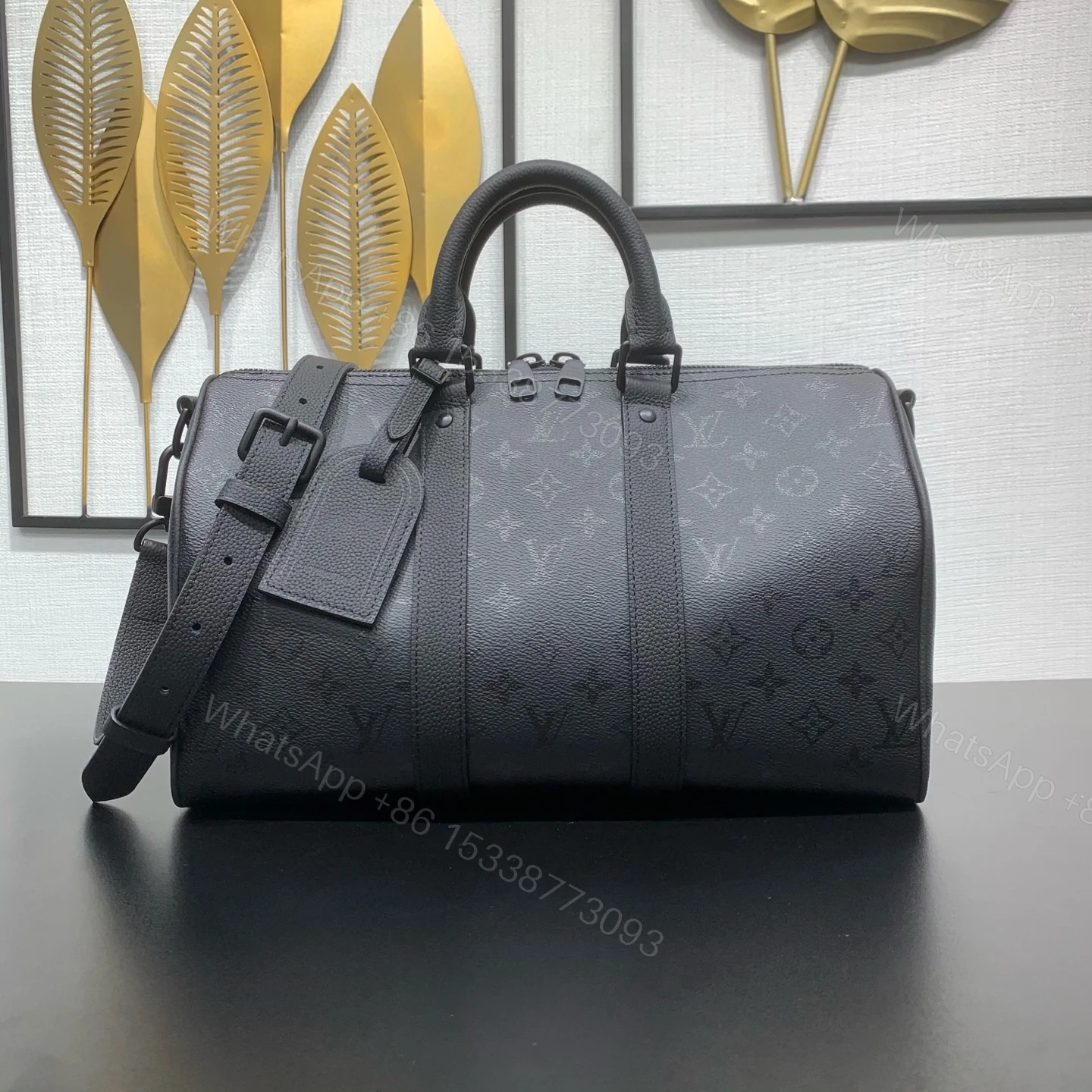 LV 一比一 M28370 Keepall Bandoulière 黑色壓紋旅行袋 男款大容量手提斜背包 — view 1