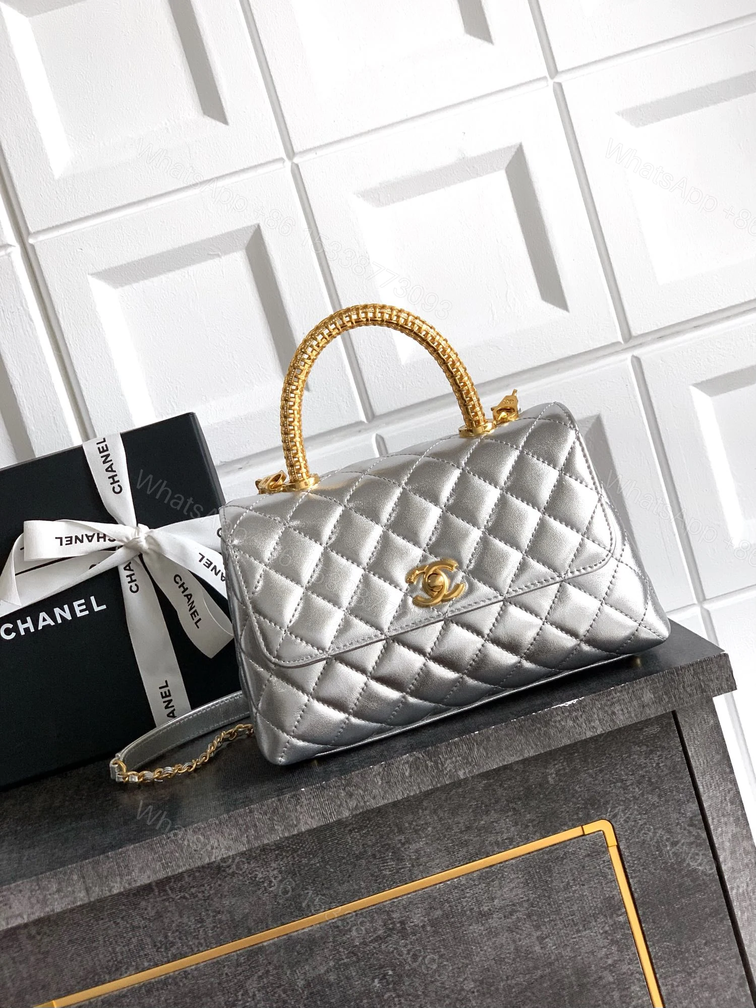 Chanel 一比一 女款 Coco Handle 大號菱格肩背包 銀色 高級通勤款 — view 1