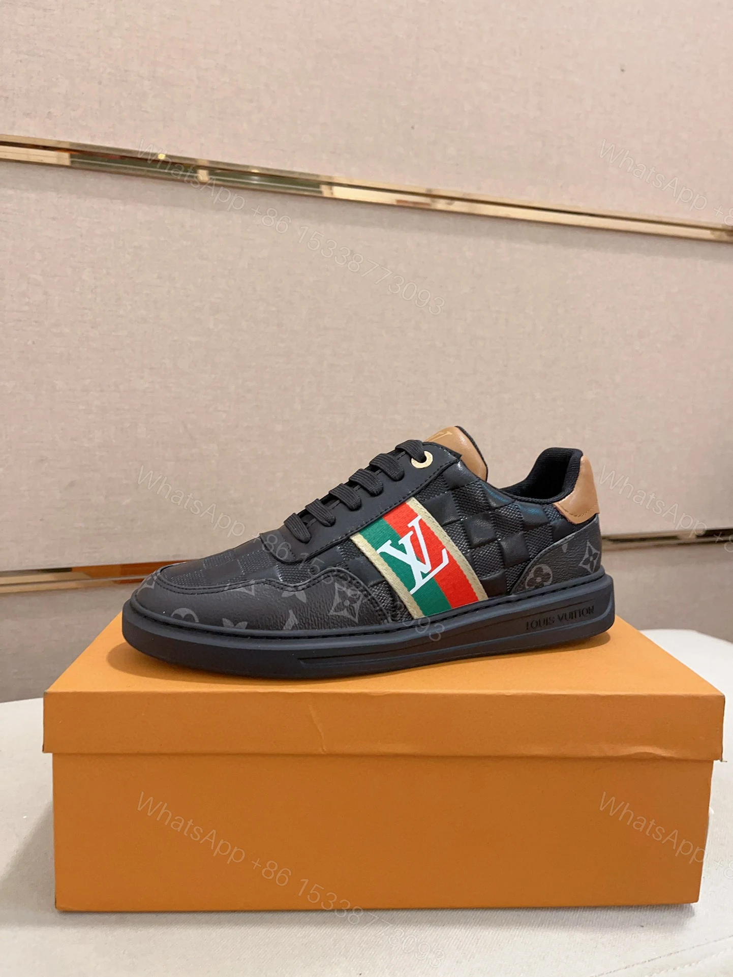LV 高仿 黑色Monogram拼接休閒鞋 潮流百搭 — view 1