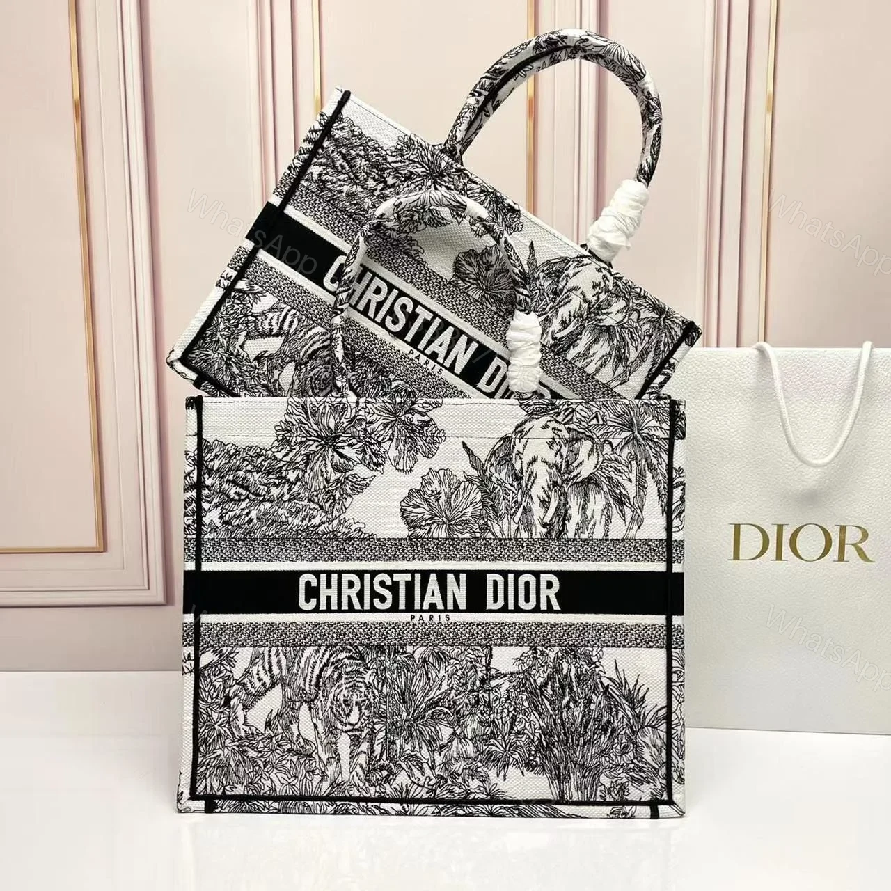 Design small | LARGE BOOK TOTE – Dubai Fashion LUX — view 1