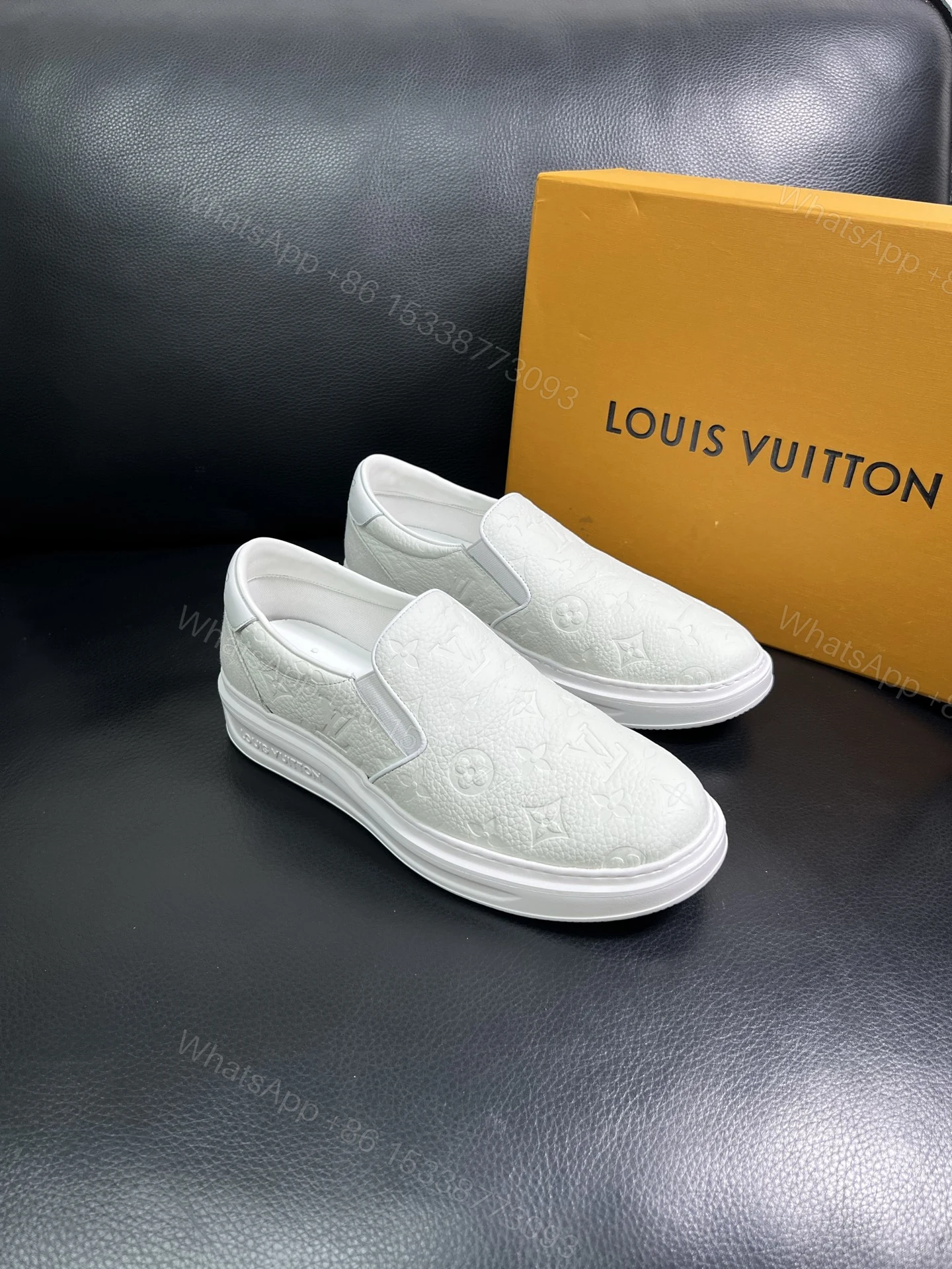 LV 一比一白色壓花懶人鞋 舒適百搭款 — view 1