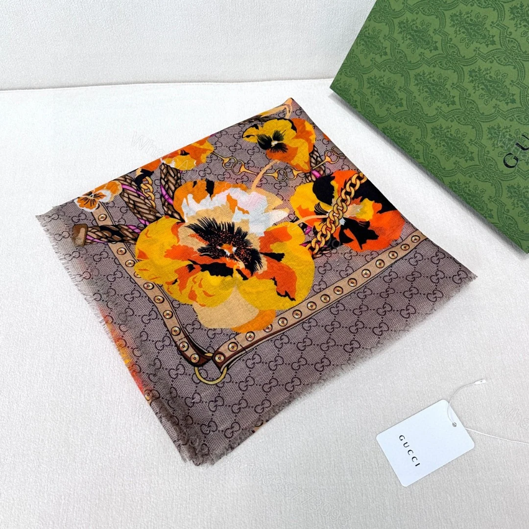 Gucci 原單絲巾 黃色花卉鏈帶印花 經典GG底紋方巾 — view 1