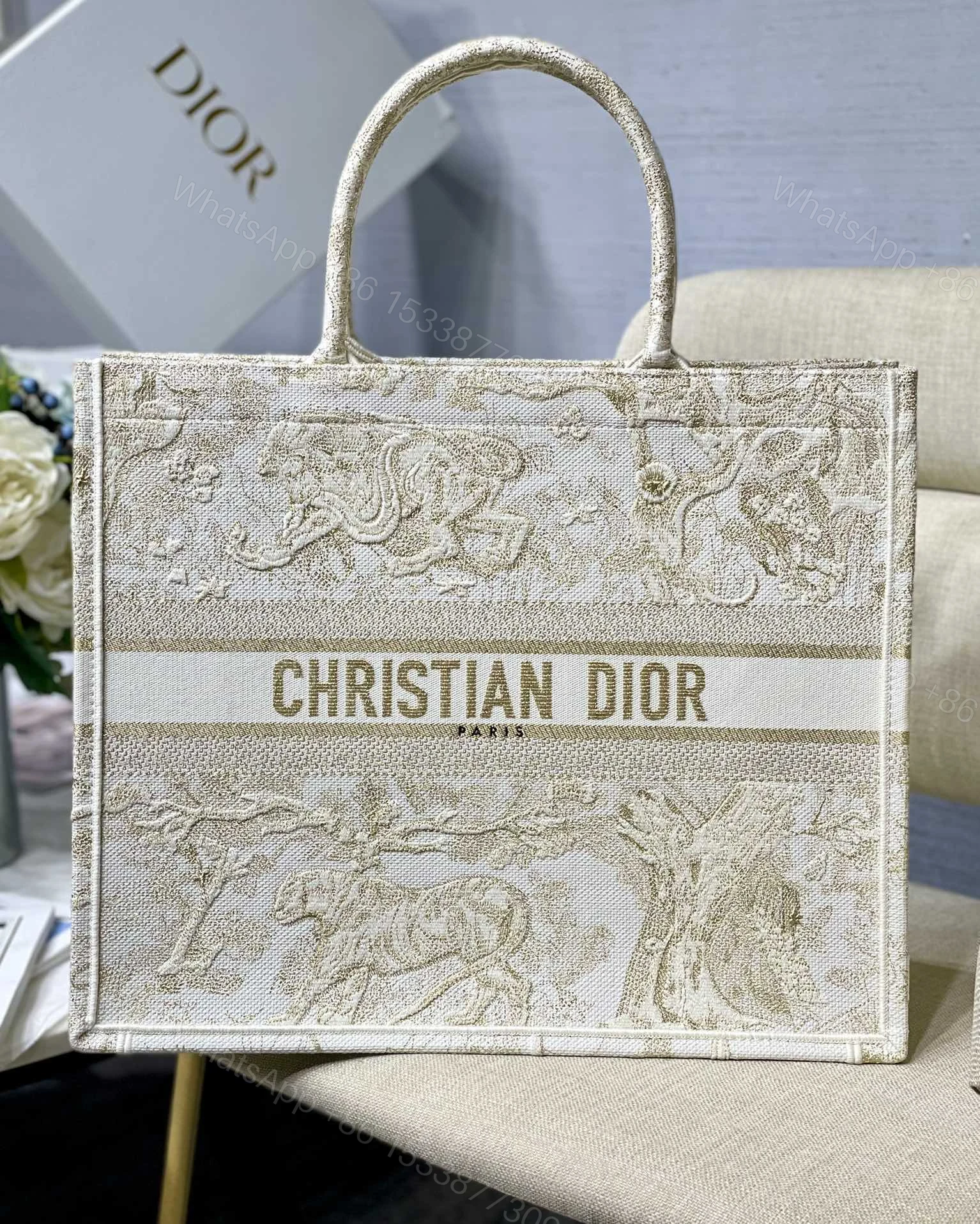 原單Dior Book Tote奶白色刺繡托特包 奢華立體圖騰大容量設計 — view 1