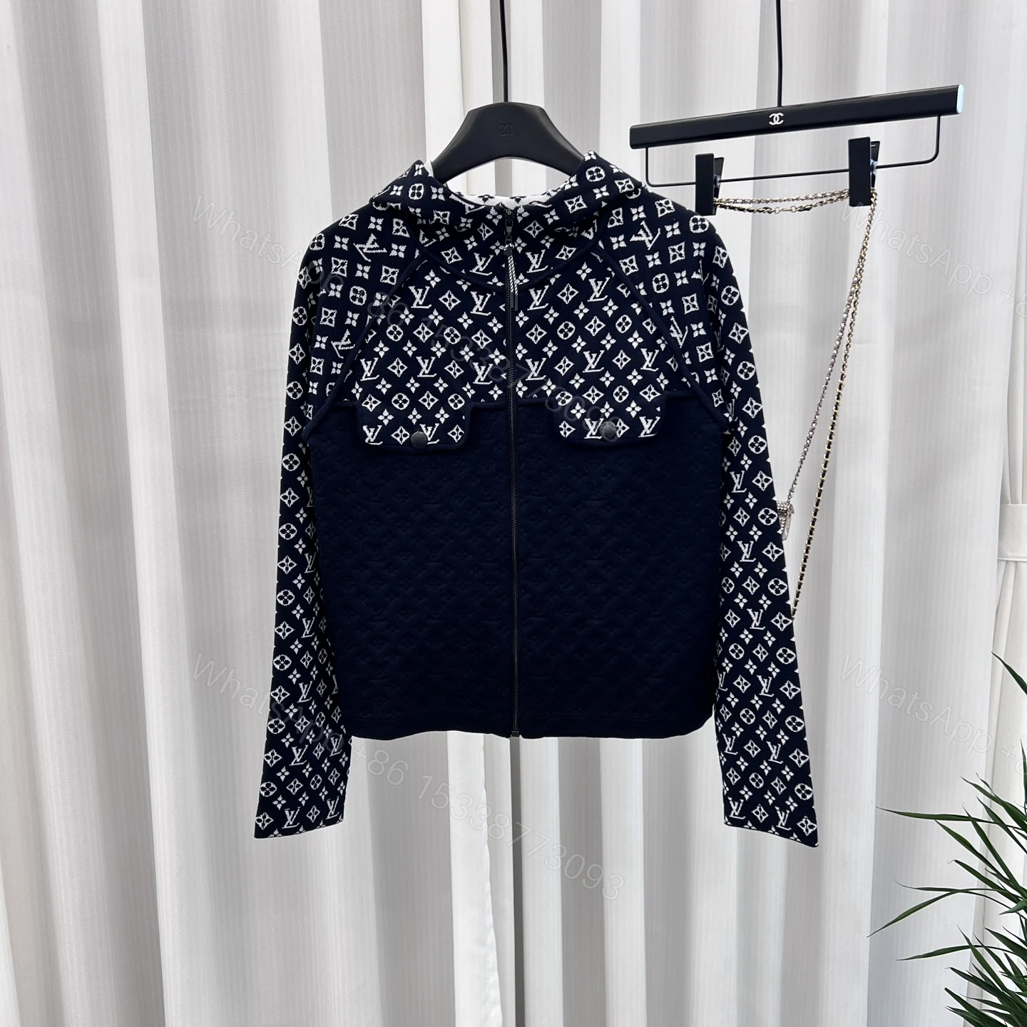 LV 高仿 男士連帽外套 經典Monogram拼接設計 — view 1