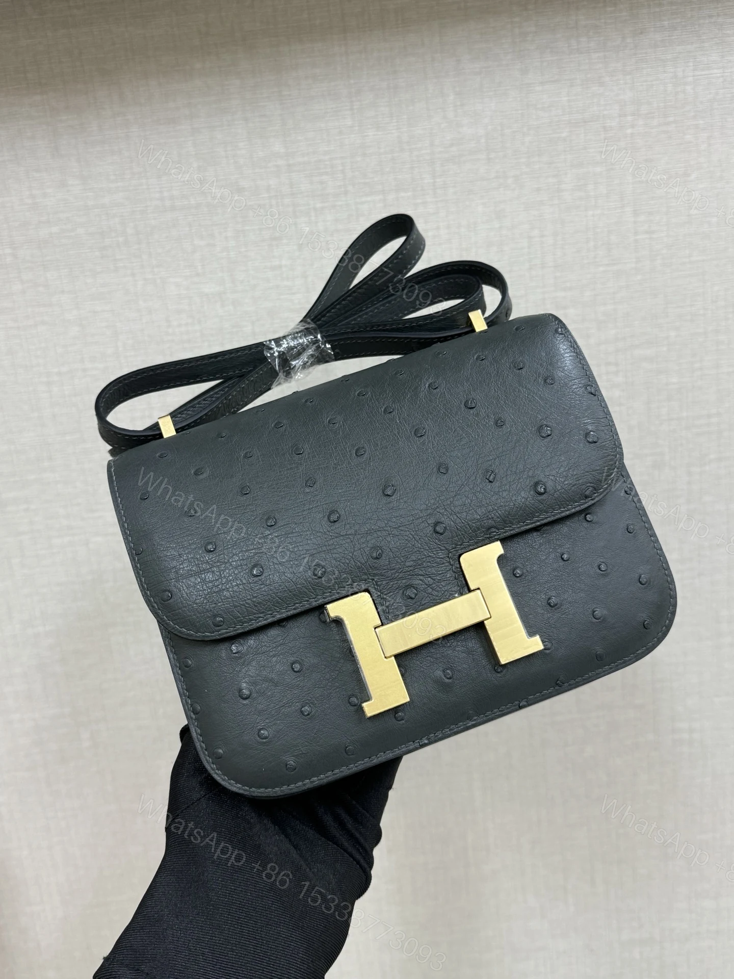 Hermes A貨 女款 Constance 深灰鴕鳥紋斜背包 百搭通勤款 — view 1
