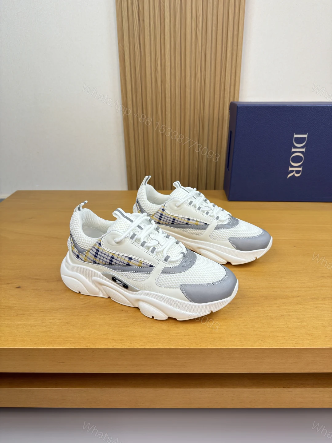 Dior 一比一白藍拼接運動鞋 男女款透氣輕量設計百搭潮鞋 — view 1