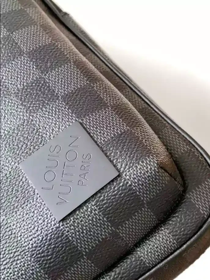 View 6 of LOUIS VUITTON AVENUE SLINGBAG NM – LBV415