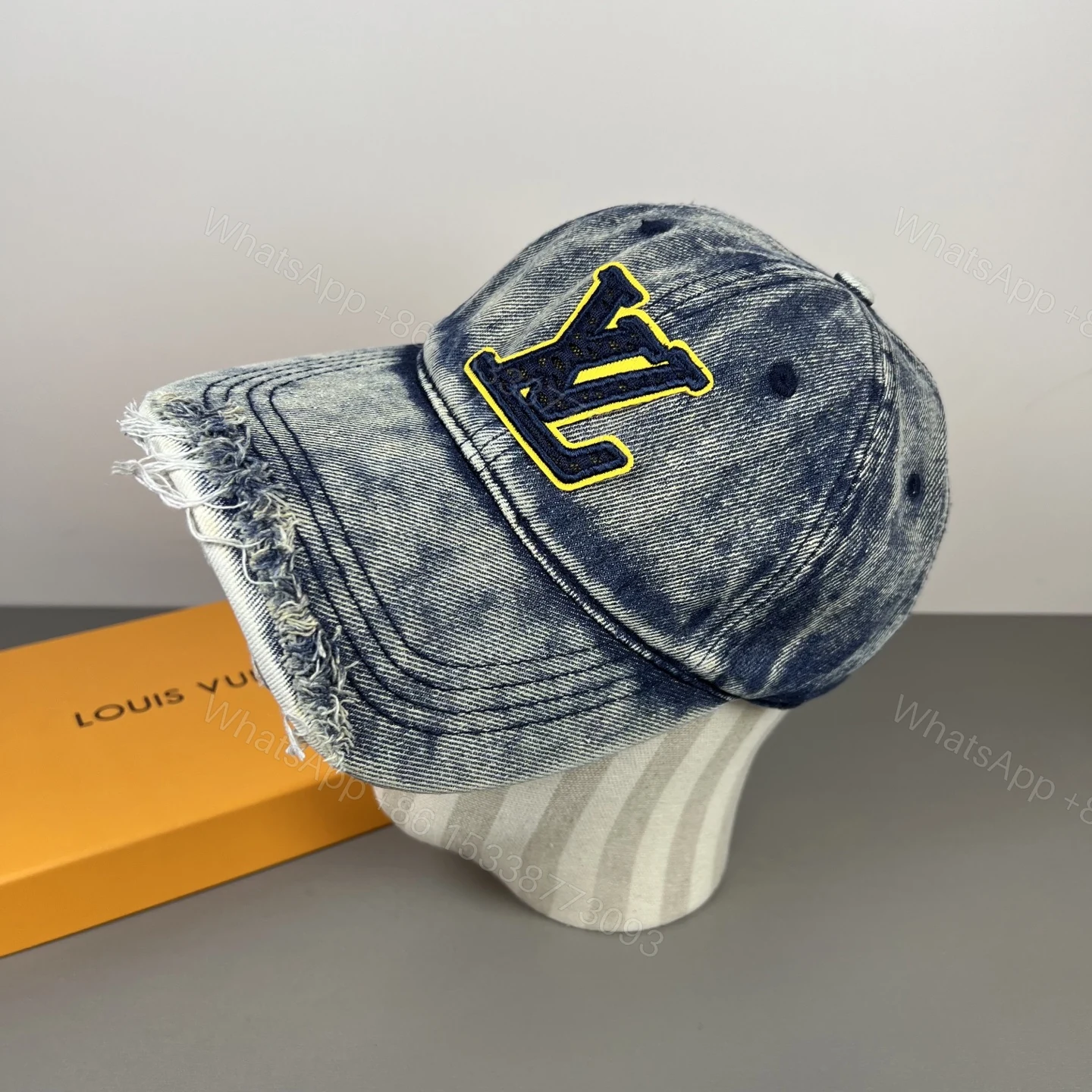 LV 高仿 牛仔做舊破邊鴨舌帽 字母貼布設計 男女同款 — view 1
