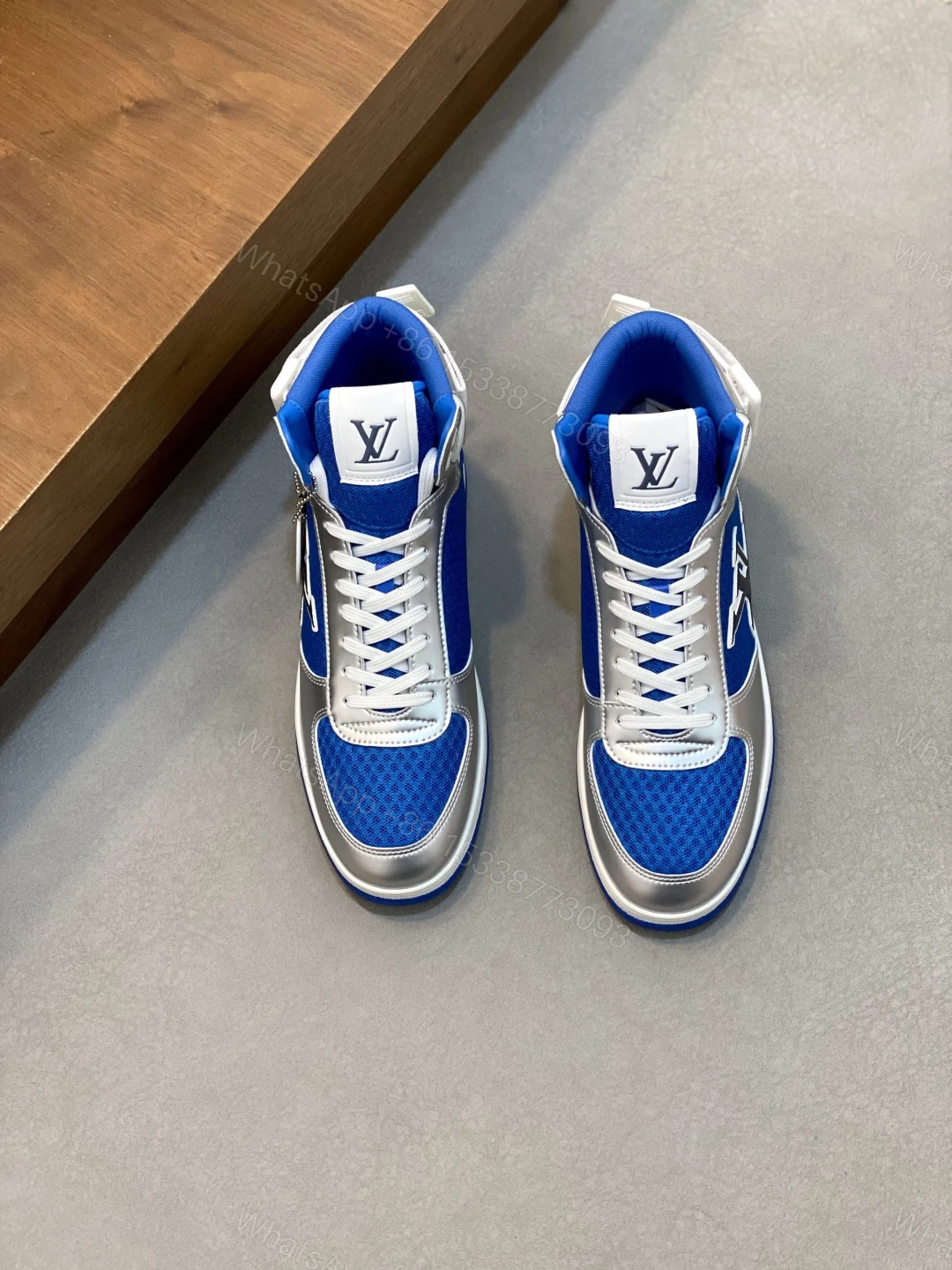 LV 一比一藍白高筒運動鞋 金屬質感 時尚百搭款 — view 1