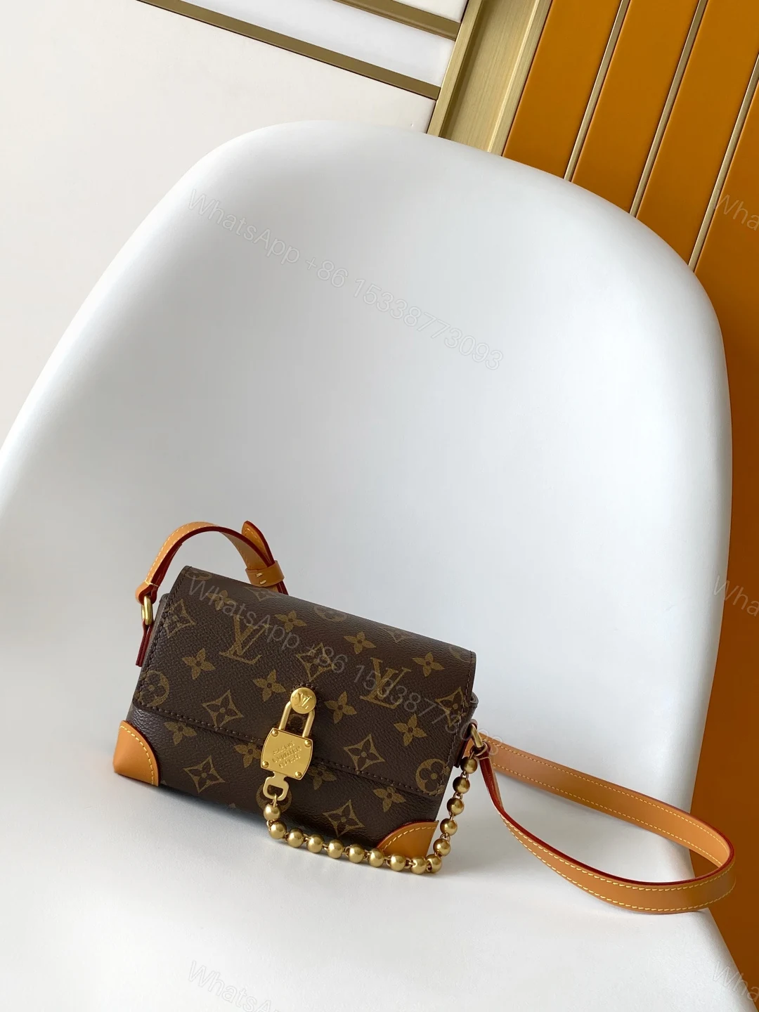 LV 高仿 女款 鏈條翻蓋斜背包 經典老花 復古百搭款 — view 1