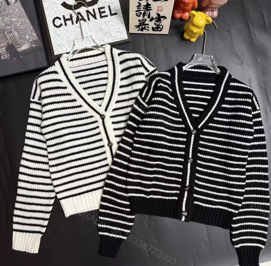 CHANEL高仿黑白條紋針織外套 女士經典雙色開襟設計 — view 1