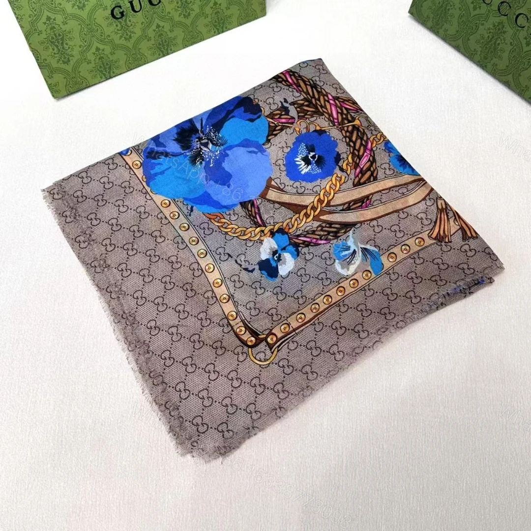 Gucci A貨絲巾 藍花印花鍊條設計 優雅氣質方巾 — view 1