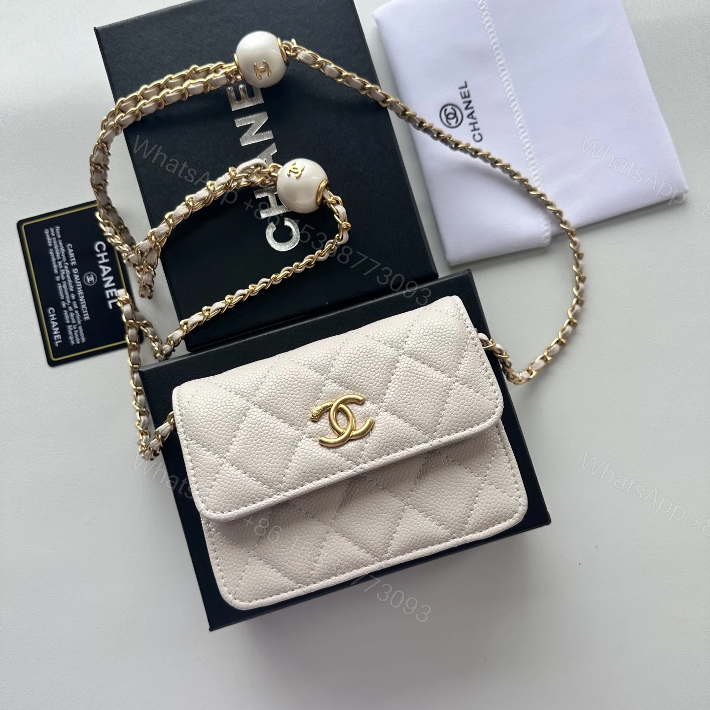 Chanel 高仿白色口蓋包 菱格紋金扣小巧鏈條 — view 1