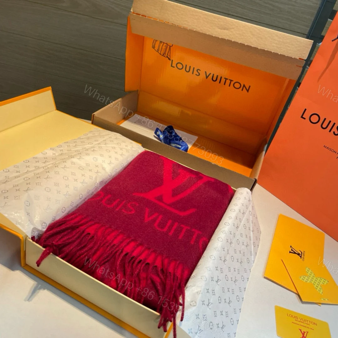 LV 原單圍巾 酒紅色大LOGO流蘇 秋冬保暖款 — view 1