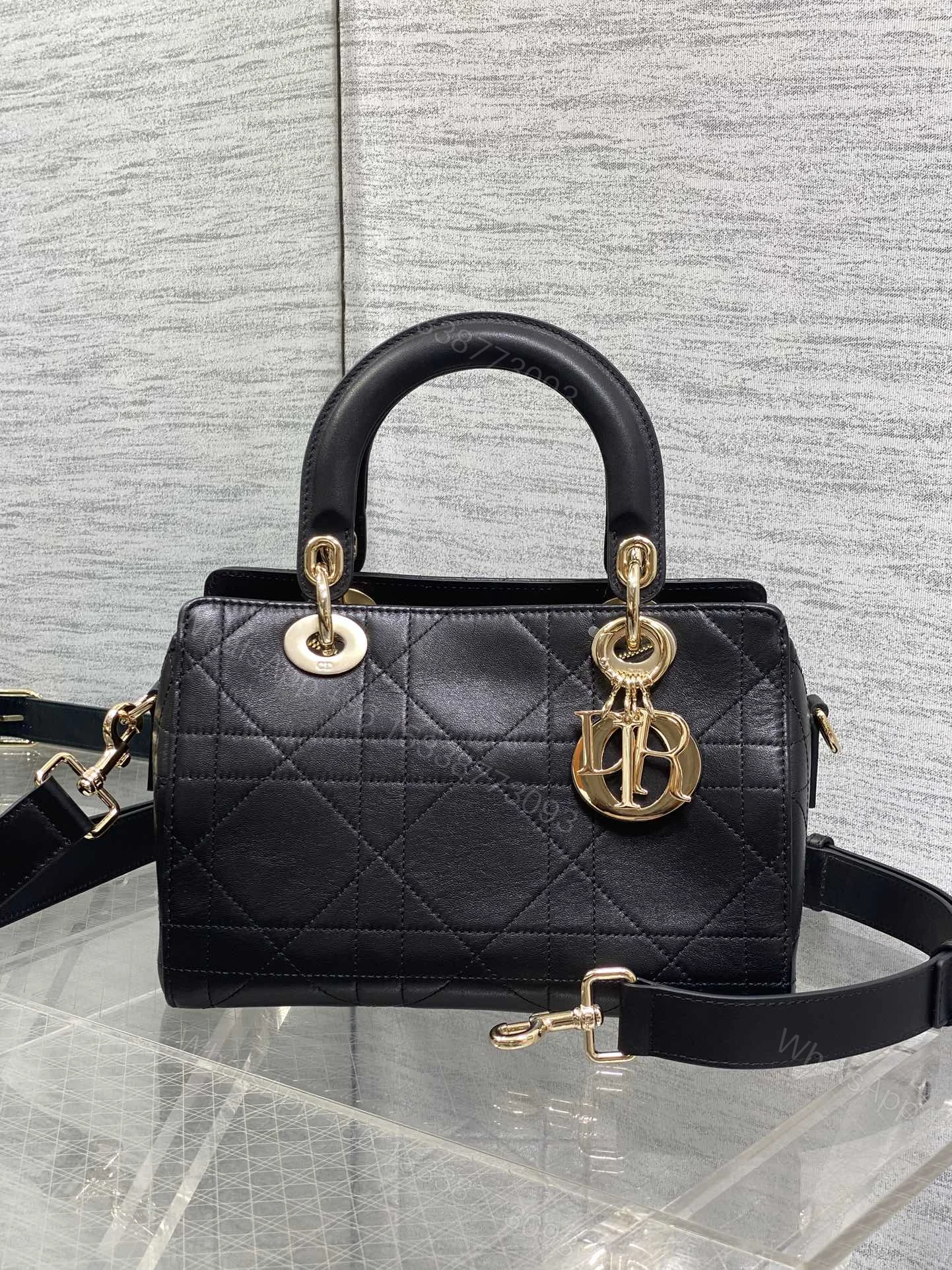 Dior A貨黑色小款手提包 金屬LOGO點綴百搭實用設計 — view 1