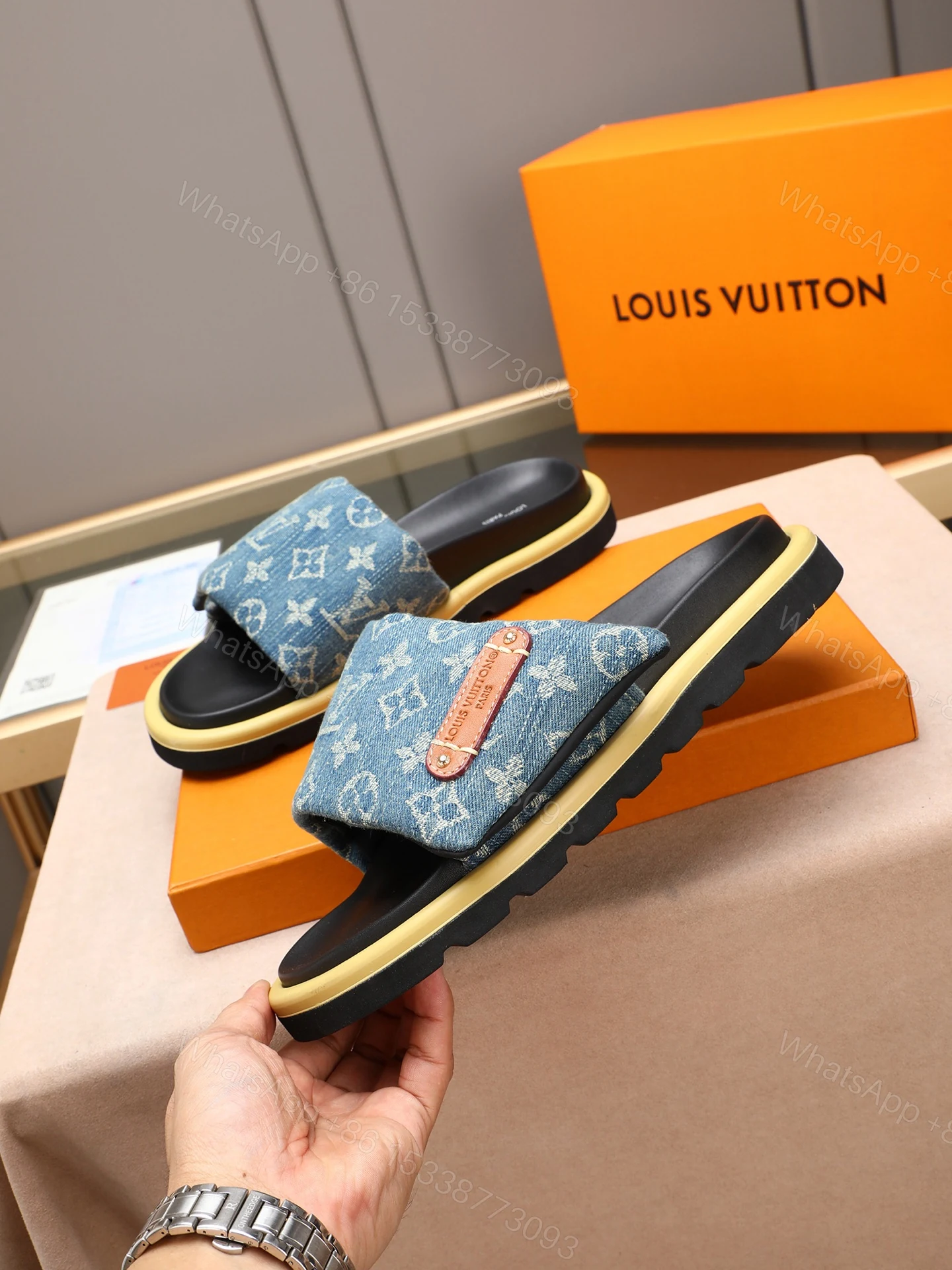 LV 一比一 男款 丹寧藍Monogram拖鞋 牛仔風設計 潮流百搭款 — view 1