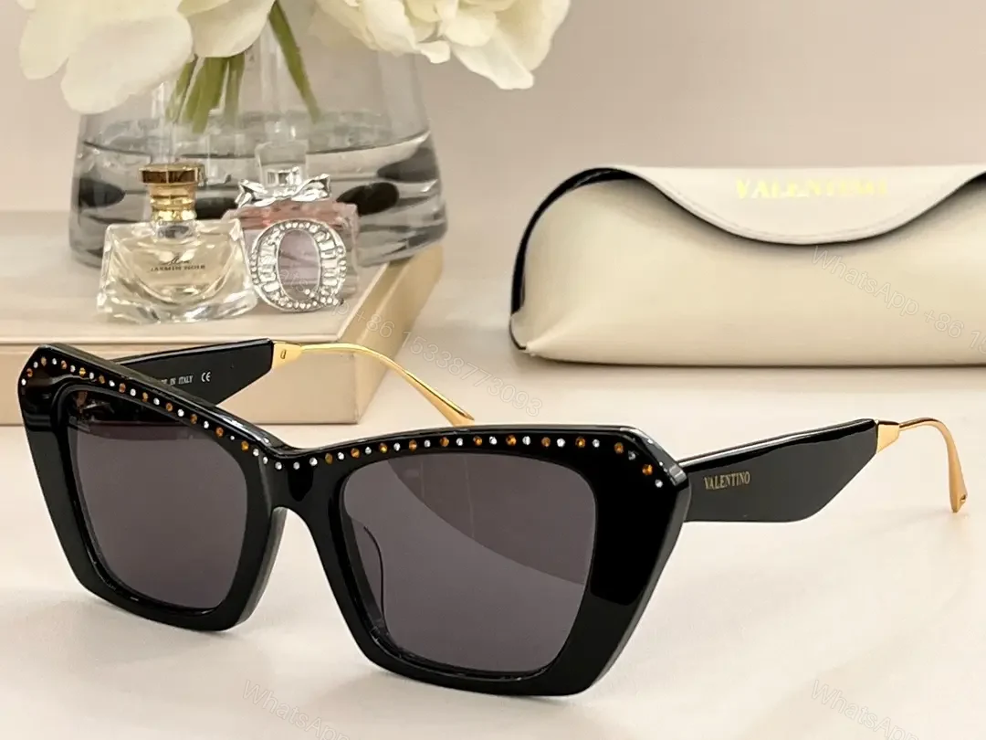 VALENTINO — view 1