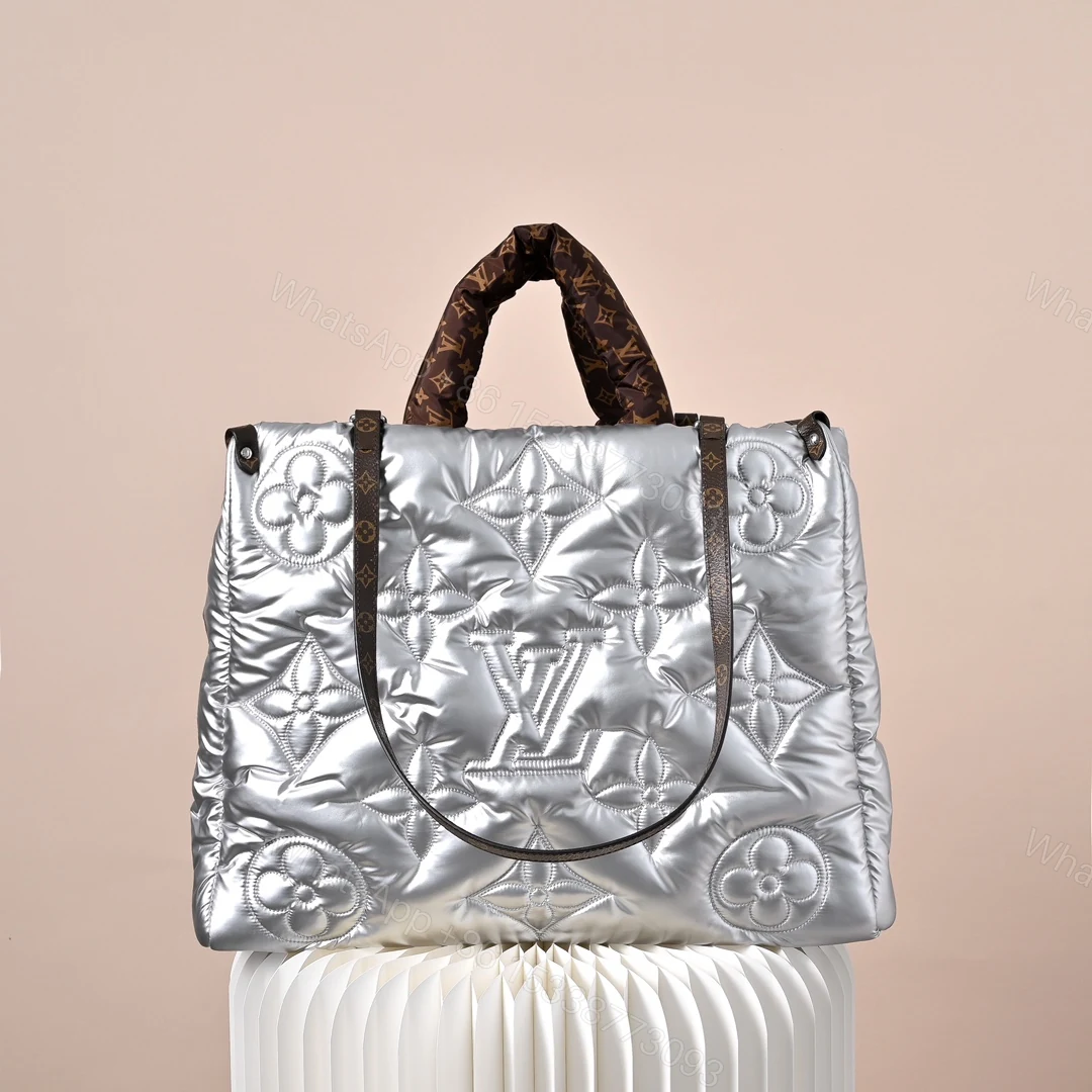 LV 高仿 女款 Pillow 托特包 銀色金屬光澤 大容量設計 時尚通勤款 — view 1