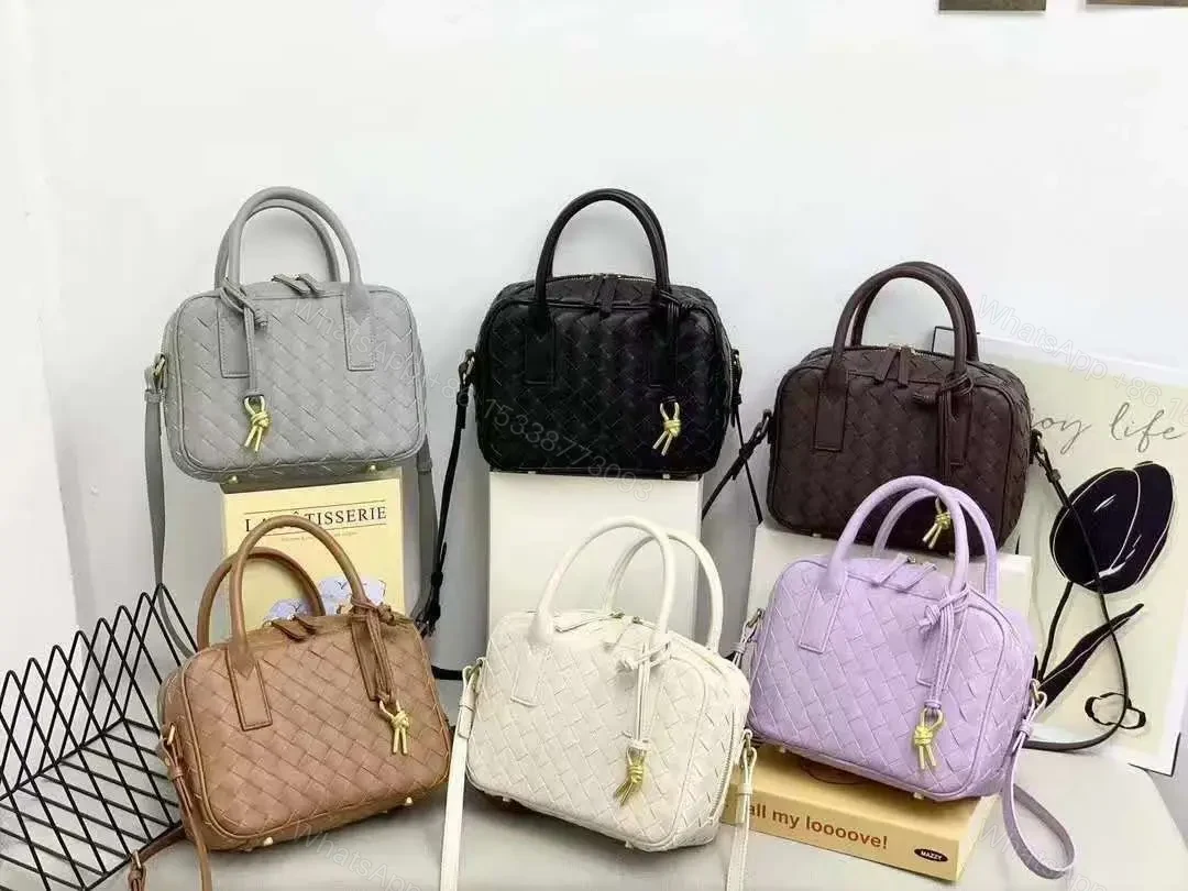 BOTTEGA — view 1
