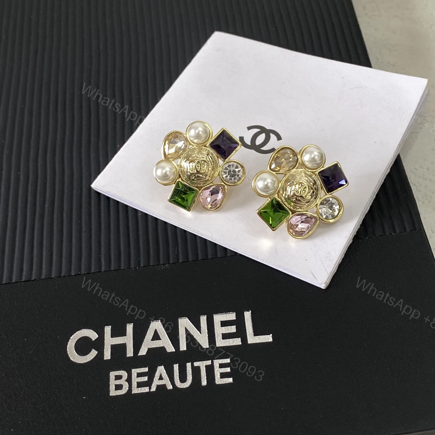 Chanel 一比一 女款珍珠吊墜耳環 雙C設計優雅款 — view 1