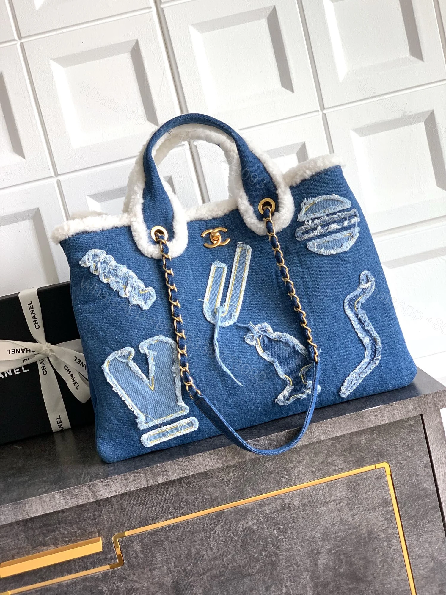 CHANEL 高仿精品 牛仔拼接羊羔絨托特包 大容量手提包 — view 1